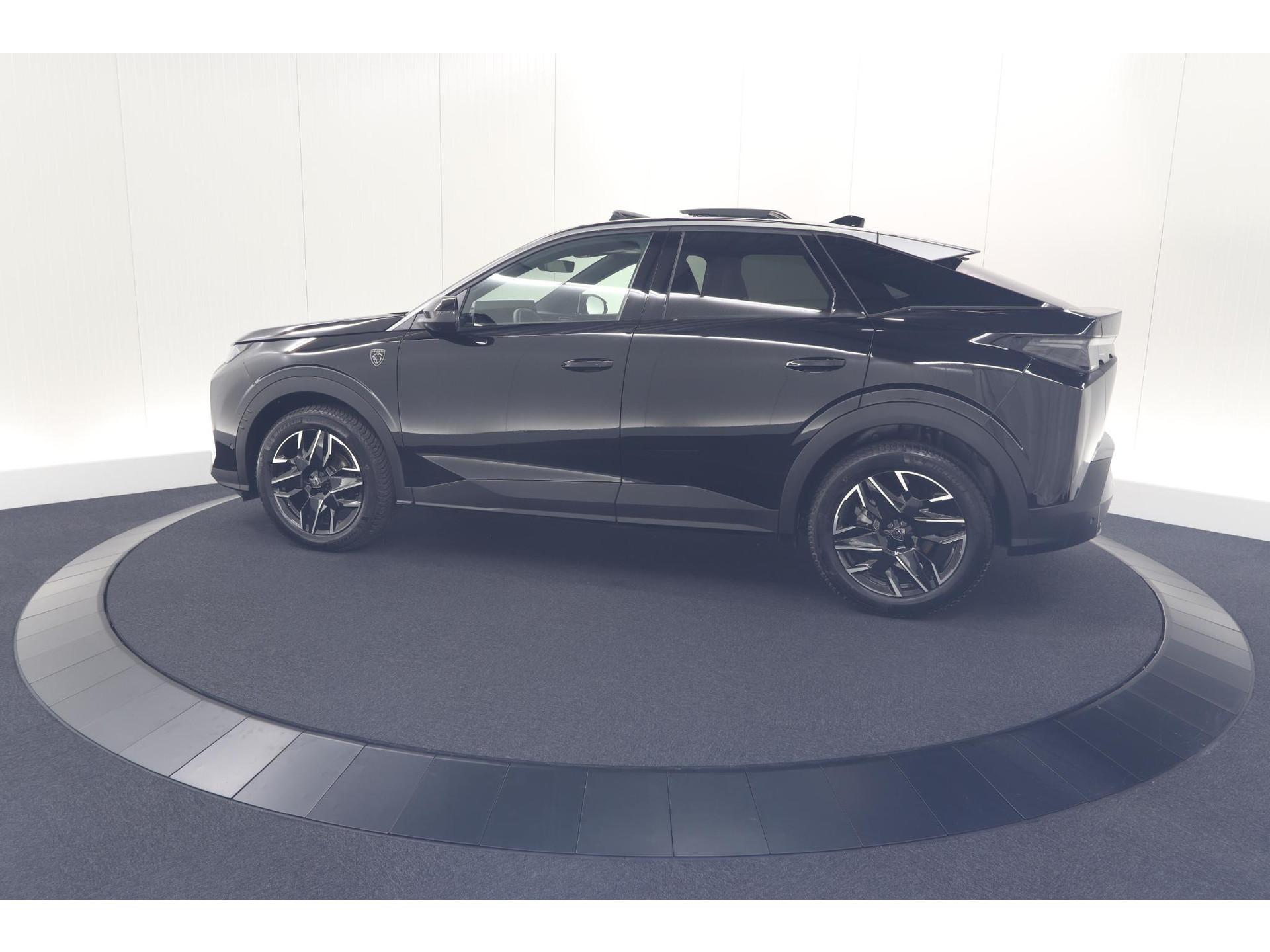 Peugeot 3008 1.2 Hybrid 136 GT | Panoramadak | 360 Camera | Stoelverwarming | Elektrische Kofferklep | Allseason Banden