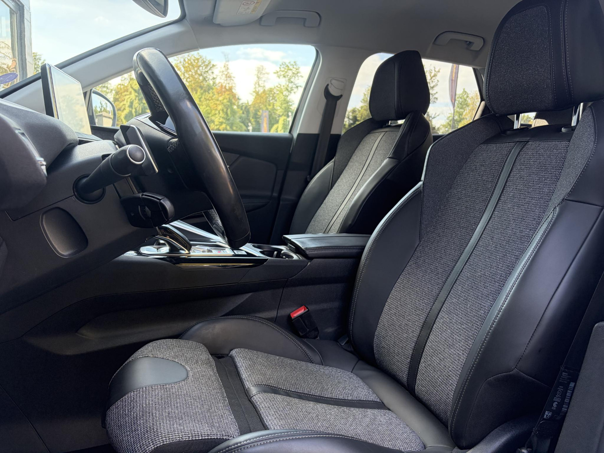 Peugeot 3008 1.2 PureTech Allure ✓1e Eigenaar✓D-riem vv 2024✓360° Camera✓Navi✓Trekhaak✓Carplay✓131pk✓Dealer Onderhouden✓Keyless✓Memory stoelen✓Halfleder✓Pdc V+A✓Stoelverw✓Dodehoeksensor✓17''Lm velgen✓N.A.P✓Apk tot 03-2027