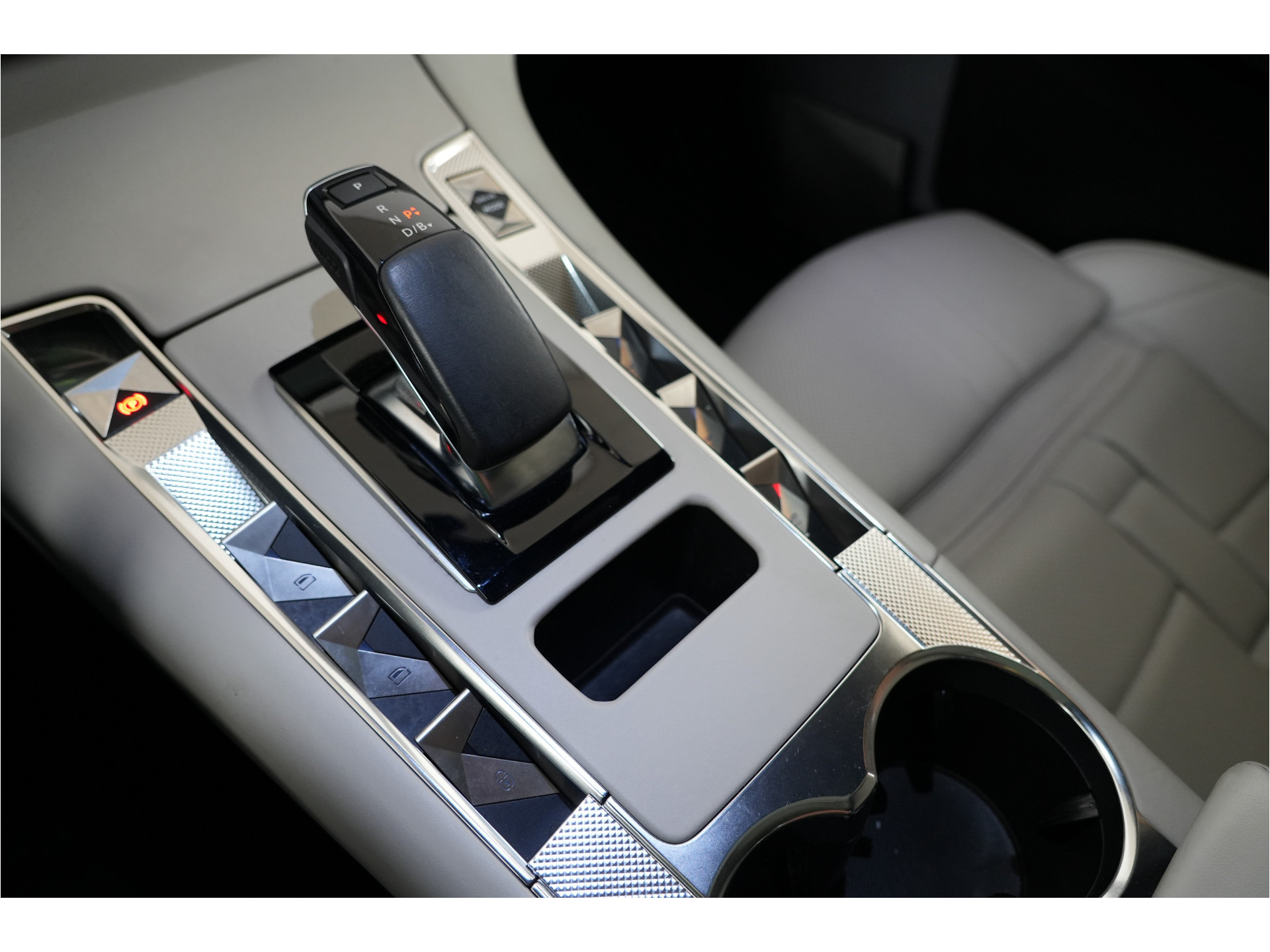 DS 7 E-Tense 4x4 La Première 360 pk PHEV | SOH 96% | Pano | Massage | Nachtzicht | Focal | 360° Cam | Nappa |