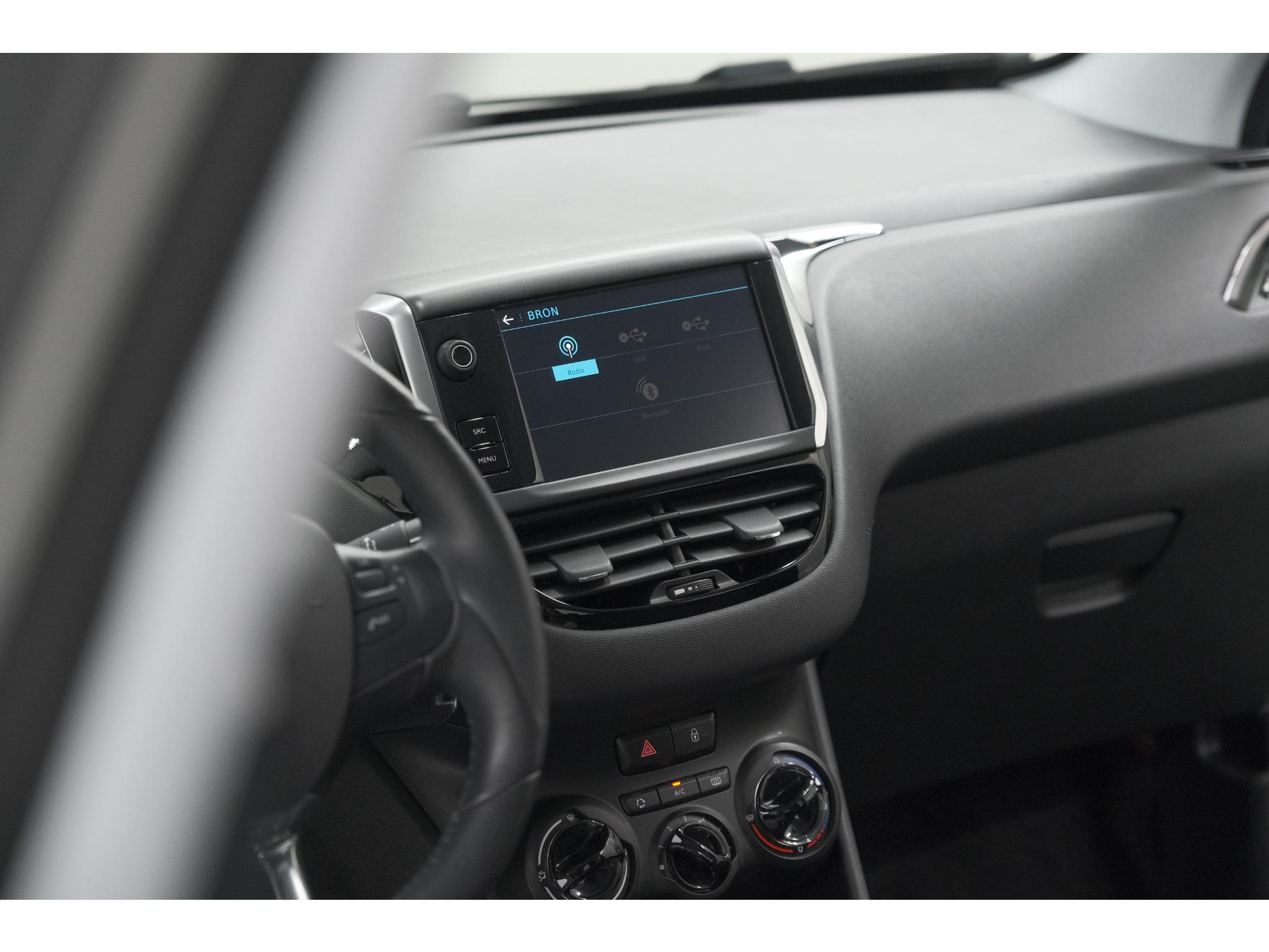 Peugeot 208 PureTech 82 Signature | Parkeersensoren | Apple Carplay | Pack Connect | Armsteun
