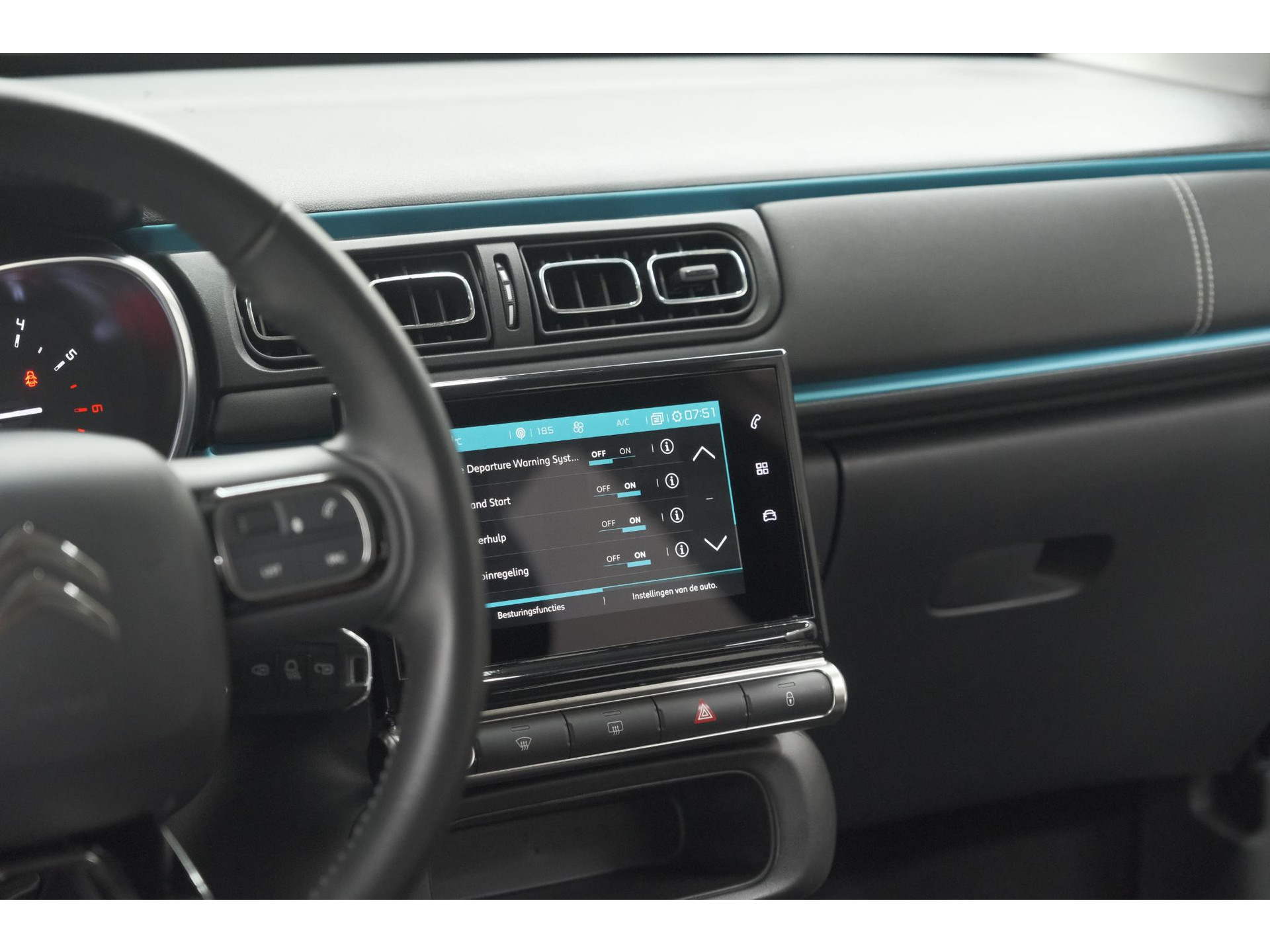 Citroen C3 PureTech 110 EAT6 Shine | Camera | Navigatie | Parkeersensoren | Apple Carplay | 17 Inch Lichtmetalen Velgen