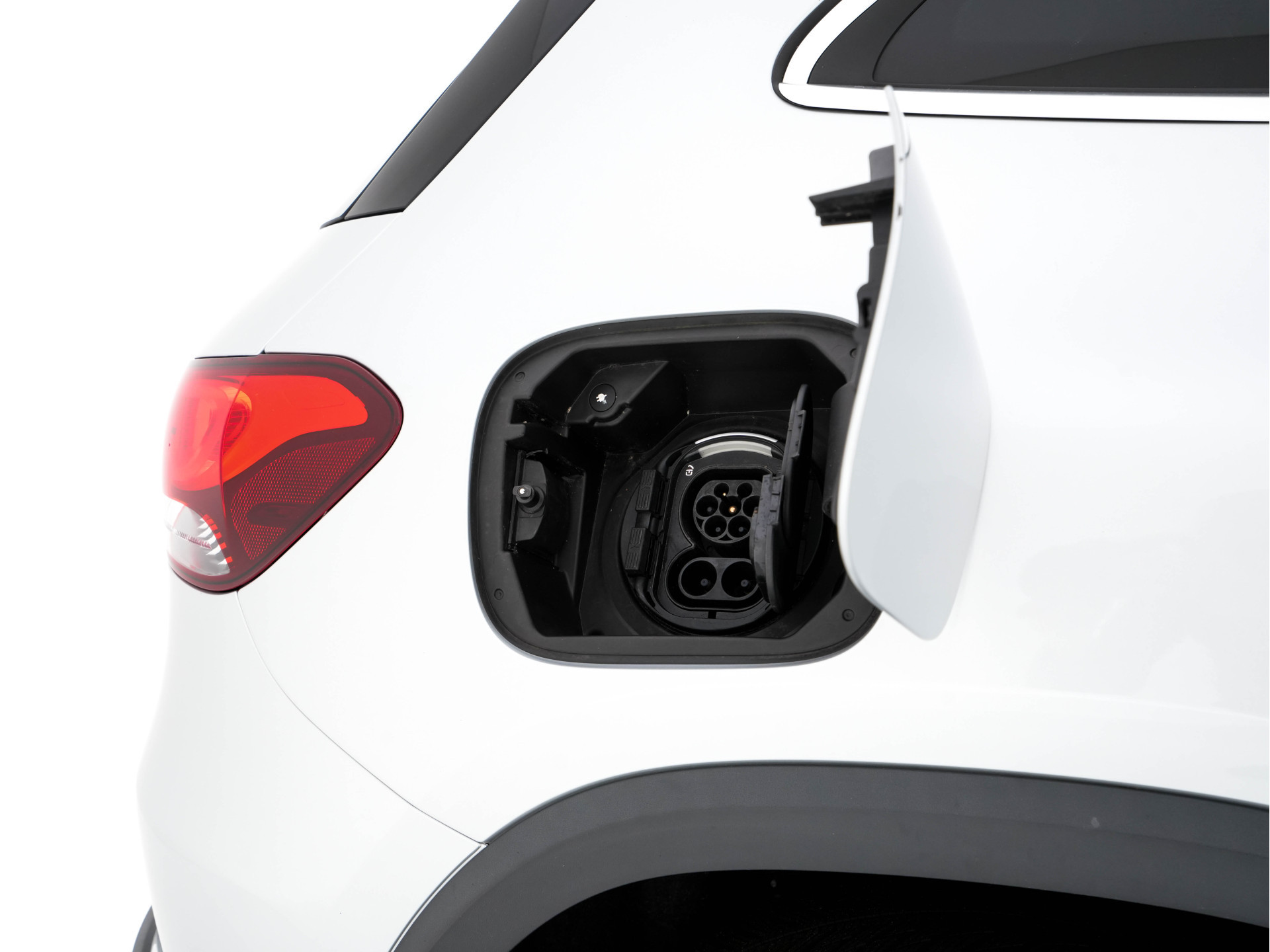 Mercedes-Benz EQA 250 Business Solution Luxury 67 kWh [ 3-Fase ] (SOH-94%) (INCL-BTW) *PANO | LEATHER | WIDESCREEN-COCKPIT | FULL-LED | BLINDSPOT | AMBIENT-LIGHT | CAMERA | NAVI-FULLMAP | DAB+ | COMFORT-SEATS | ECC | SHIFTPADDLES | CRUISE | HEATED-SEATS |