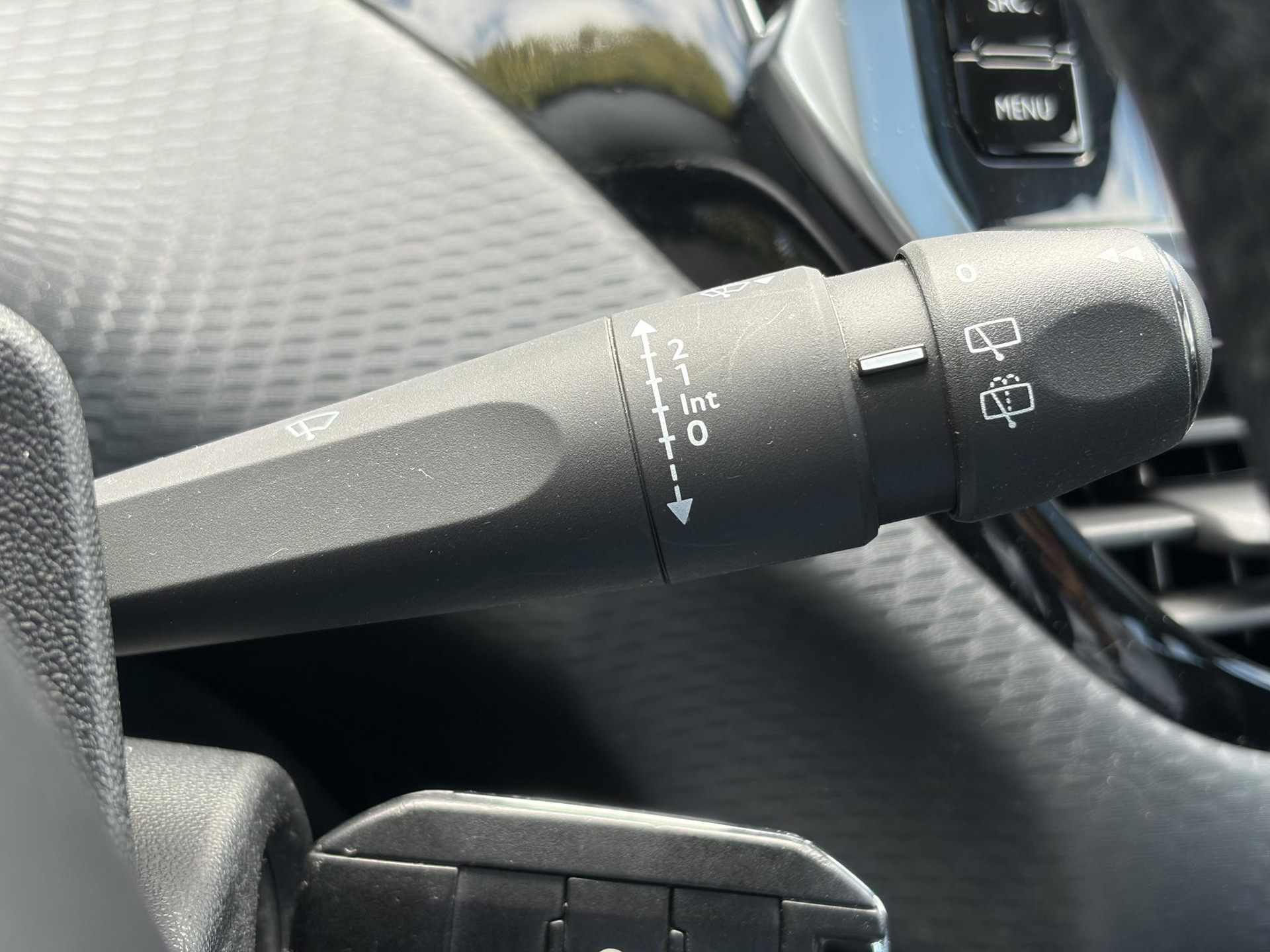 Peugeot 2008 1.2 PureTech Blue Lion D-riem vv in 2024 l Pano l Navi l 110pk l Trekhaak l Carplay l Airco l Cruise l Pdc l Recent beurt gehad l N.A.P l Apk tot 01-2027