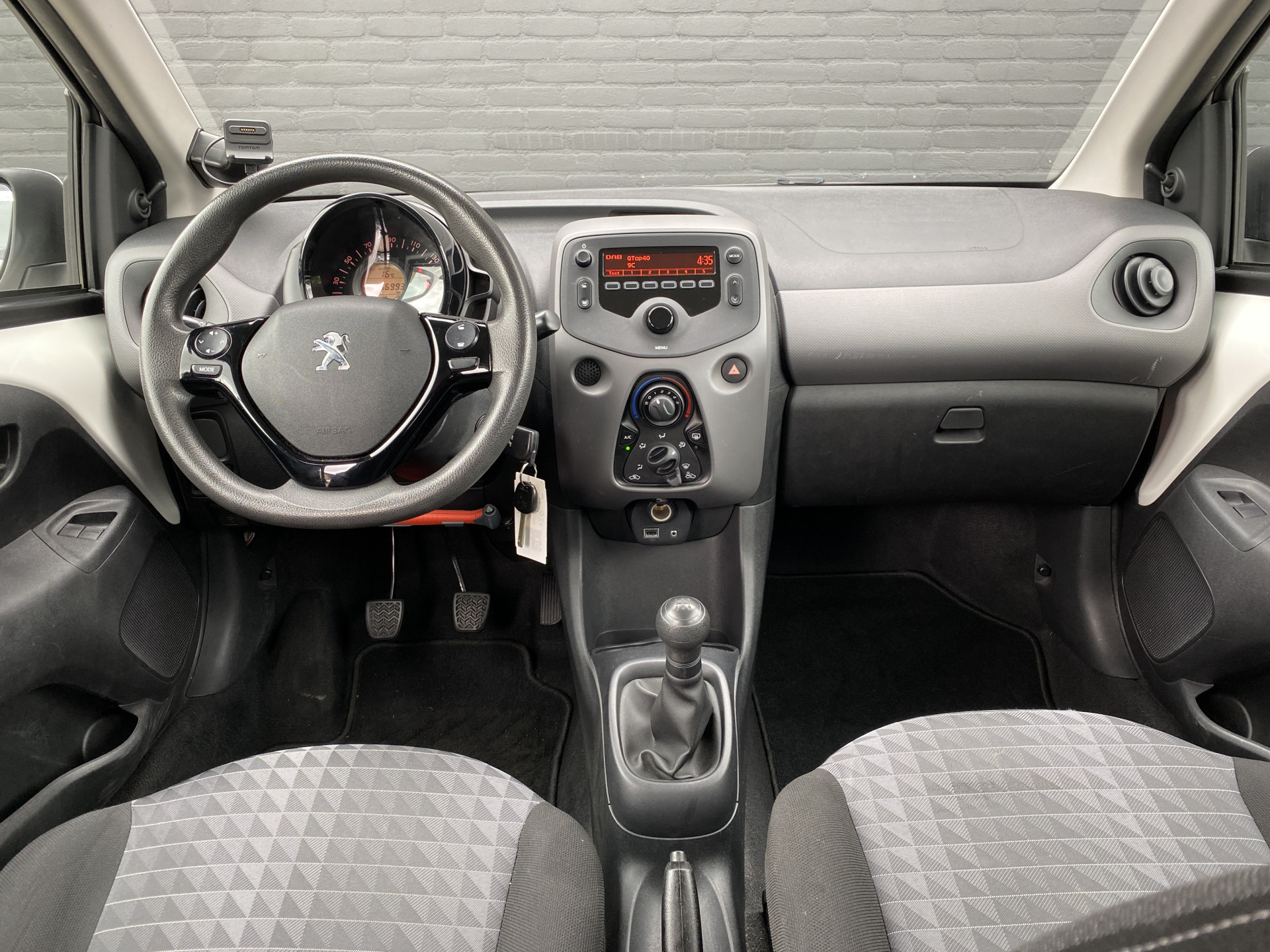 Peugeot 108 1.0 e-VTi Active | 1e eigenaar | airco | bluetooth | all season banden | tom tom navigatie | led verl.