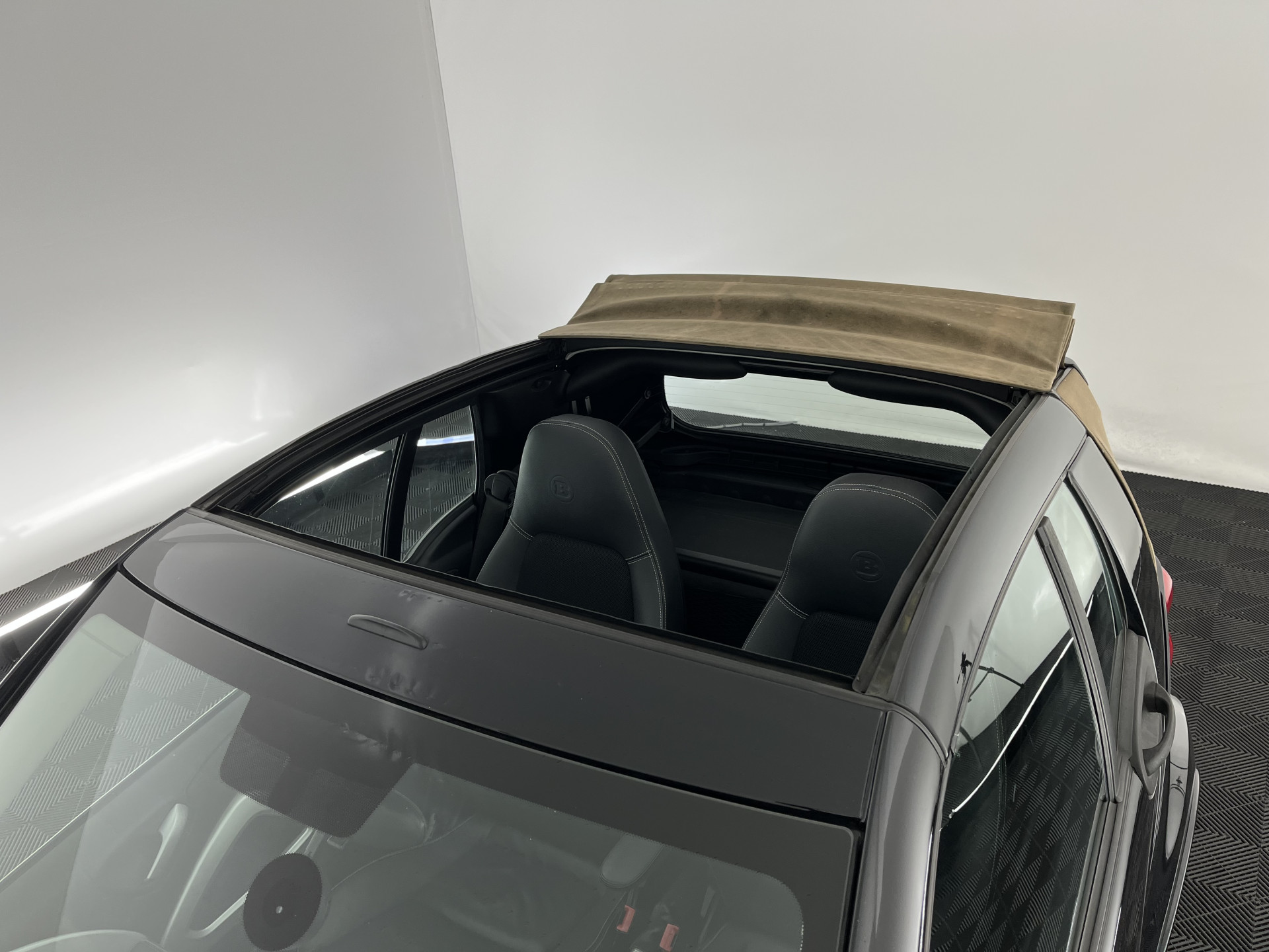 Smart fortwo cabrio Electric drive Brabus Black-Edition 18 kWh {SOH-99%} Aut. *NAVI-FULLMAP | LEATHER | AIRCO | HEATED-SPORTSEATS | CRUISE | SHIFT-PADDLES  | AIRSCARF | 16'' ALU*