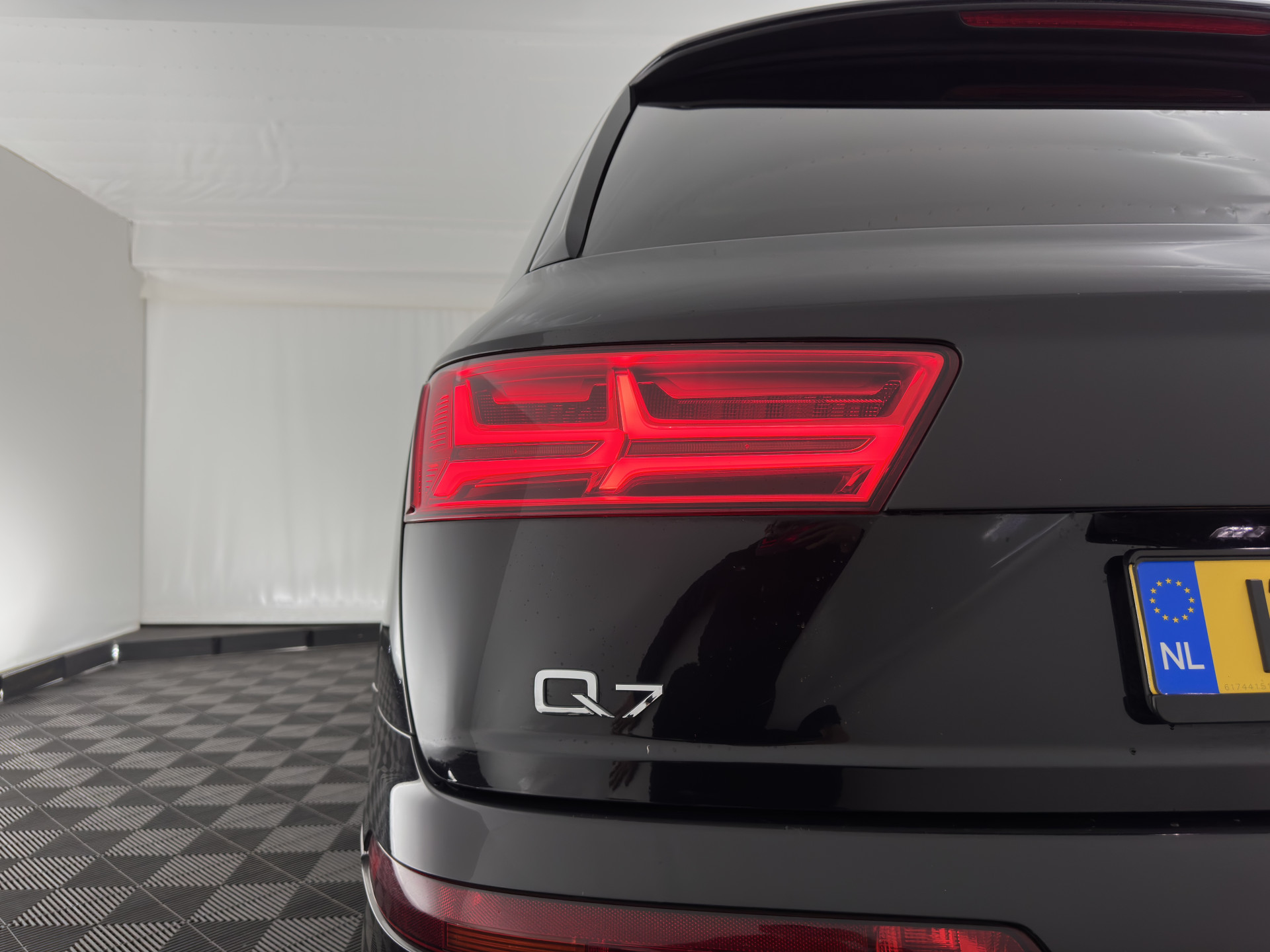 Audi Q7 3.0 TDI e-tron Quattro Premium (Plug-in) Aut. *PANO | HEAD-UP | NIGHT-VISION | LEATHER | AIR-SUSPENSION |  MATRIX-LED | TOP-VIEW | DIGI-COCKPIT | ADAPTIVE-CRUISE | BLIND-SPOT | AMBIENT-LIGHT |  VENTILATED-SEATS | NAVI-FULLMAP | ...
