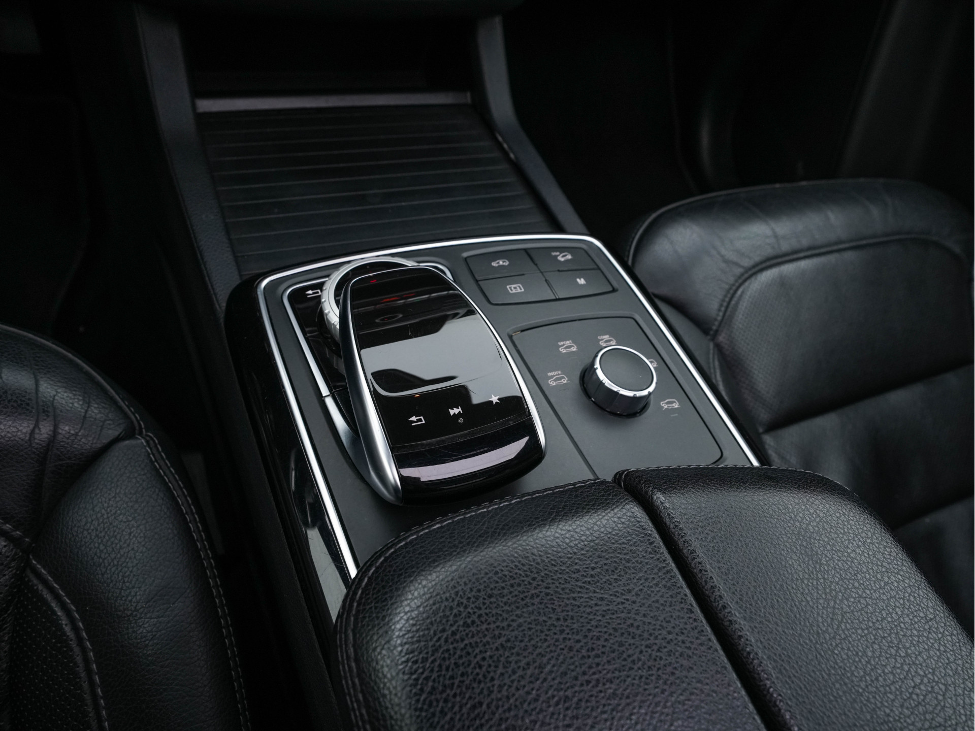 Mercedes-Benz GLS 350 d 4MATIC AMG-Line [ 7-Pers ] *PANO | LEATHER | FULL-LED | DISTRONIC | NAVI-FULLMAP | HEAT/COLD-COMFORTSEATS | BLINDSPOT | MEMORY-PACK | HARMAN/KARDON | TOPVIEW | KEYLESS | SHIFTPADDLES | PRIVACY-GLASS | TOWBAR | 21''ALU*