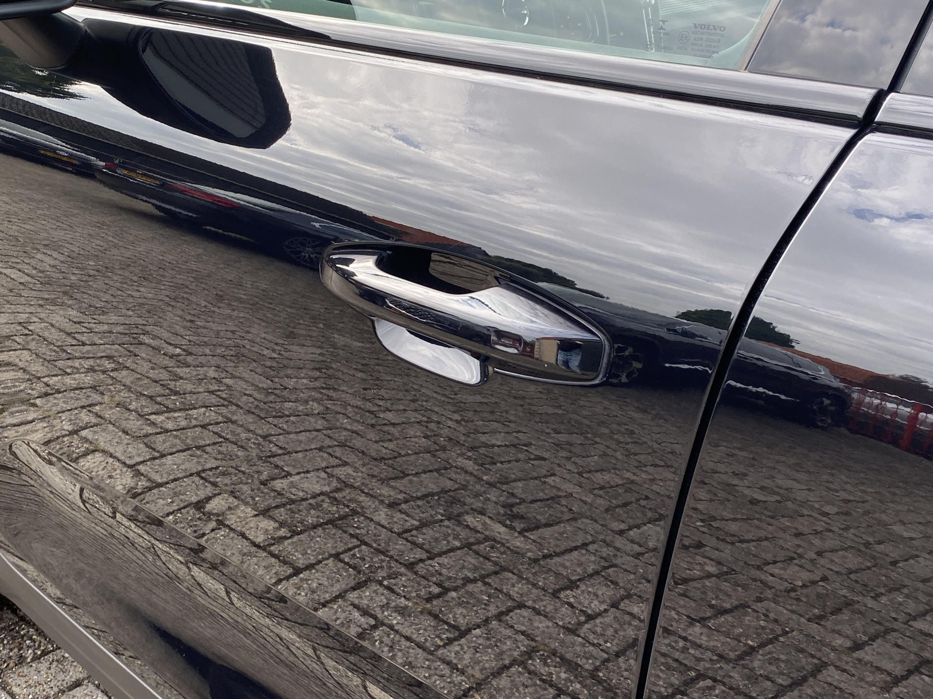 Volvo XC40 Recharge P8 AWD R-Design 408 pk | 1e eigenaar | dealer onderh. | panoramadak | trekhaak | 360 camera | stoelverw.