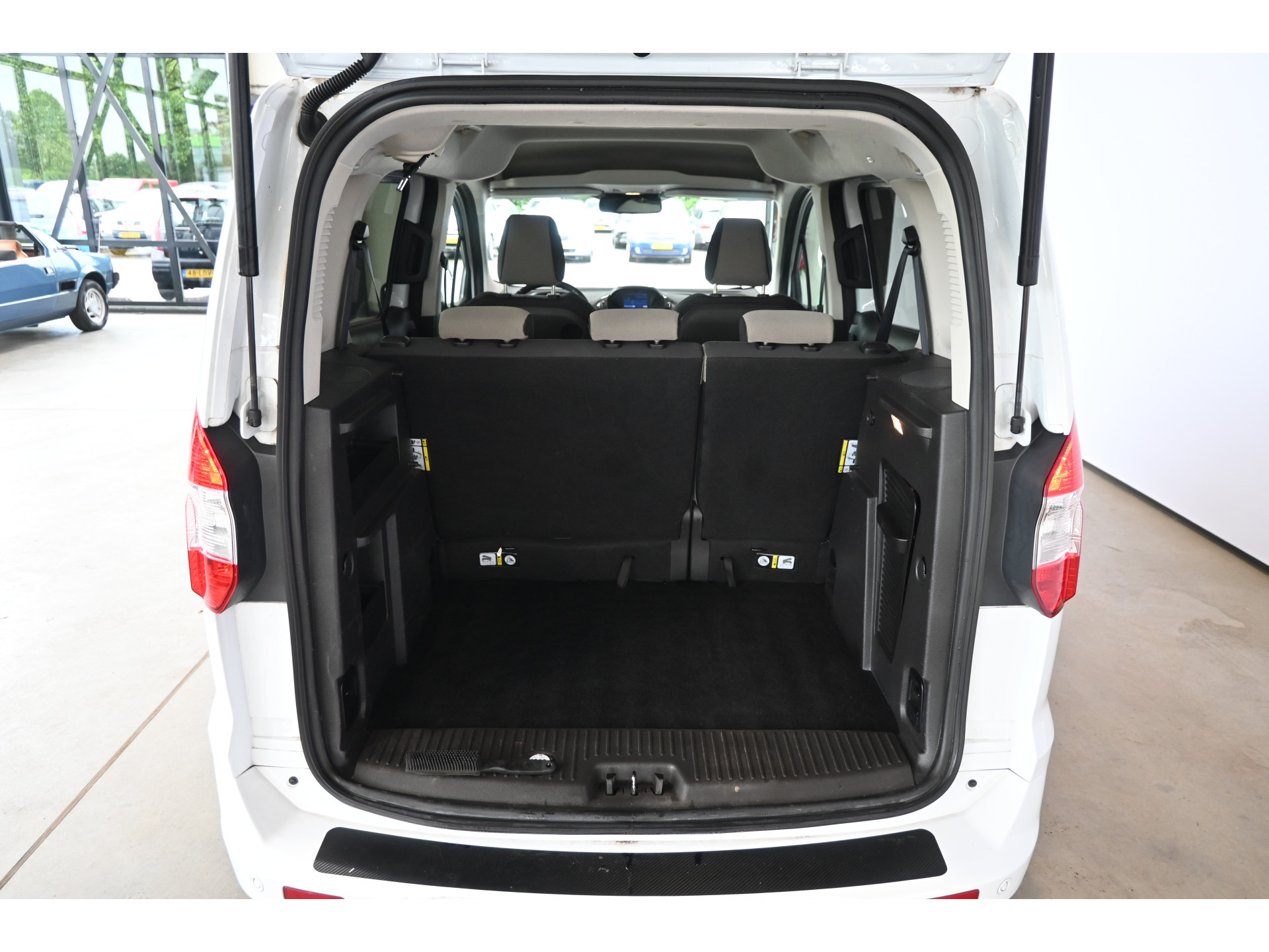 Ford Tourneo Courier 1.0 Titanium Clima Navigatie 2x Schuifdeur Stoelverwarming Cruise Control Rijklaarprijs! Inruil Mogelijk!