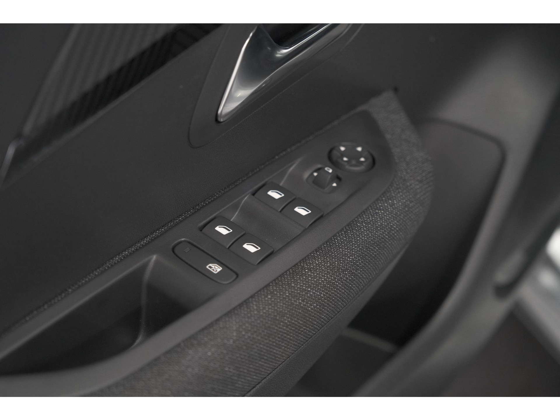 Peugeot 208 1.2 Hybrid 110 e-DCS6 Style | Direct Leverbaar | Apple Carplay | Parkeersensoren