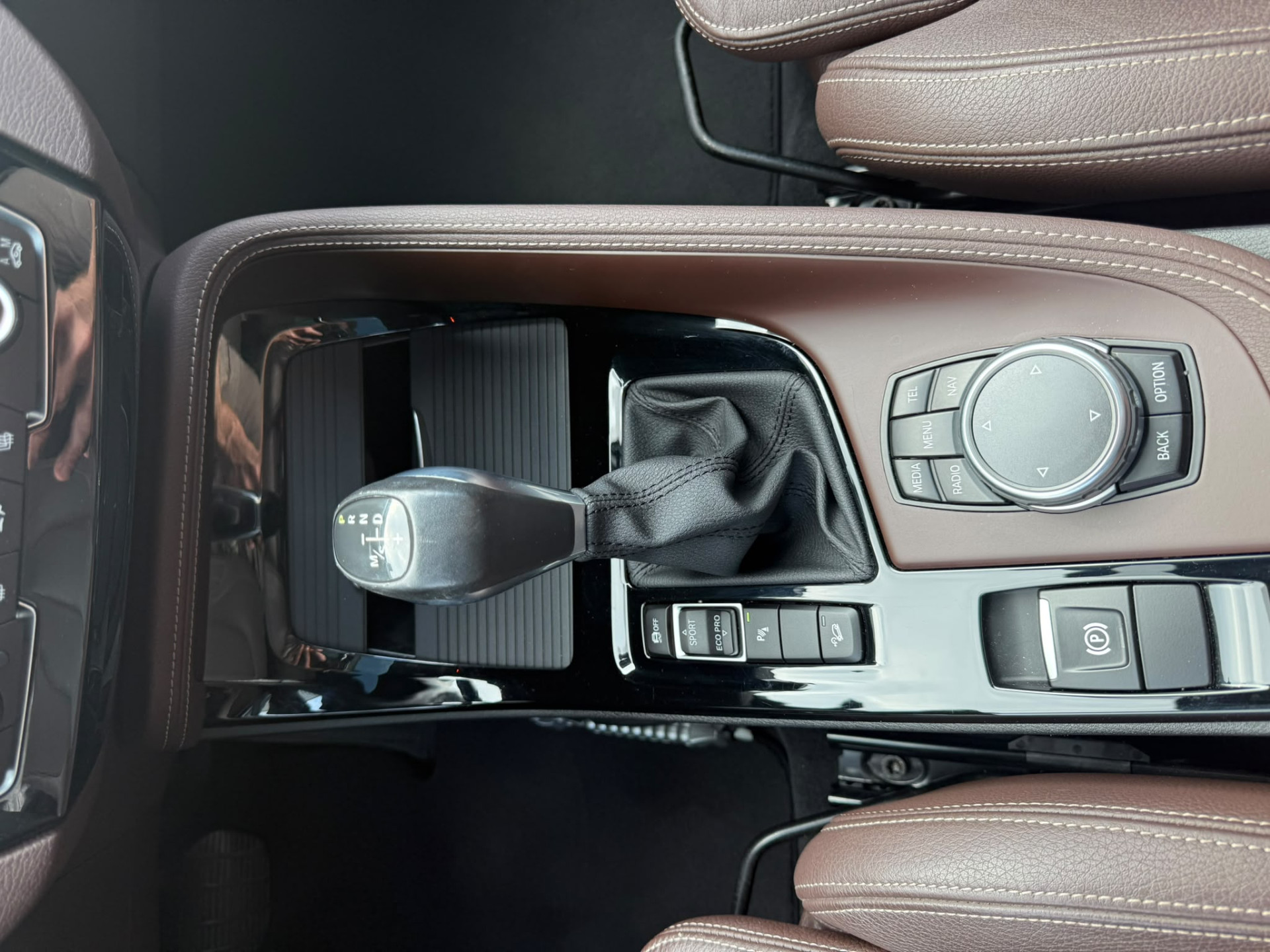 BMW X1 xDrive20i xLine | 3E EIGENAAR | 3/6/12MND GARANTIE| PANO DAK | HEAD UP | LEDER | NAVI |