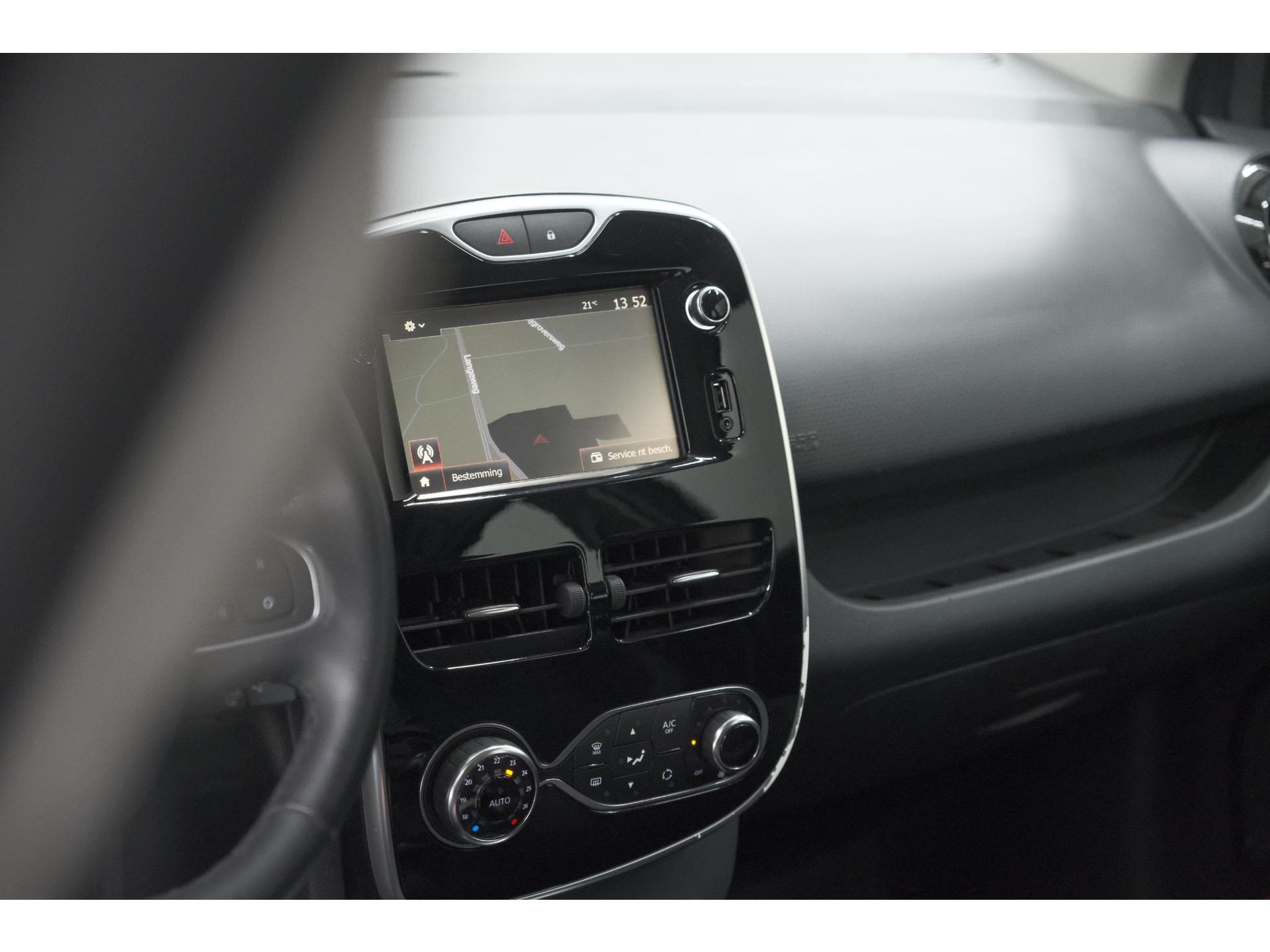 Renault Clio Estate 1.5 dCi ECO Dynamique | Parkeersensoren voor + achter | Armsteun | Navigatie