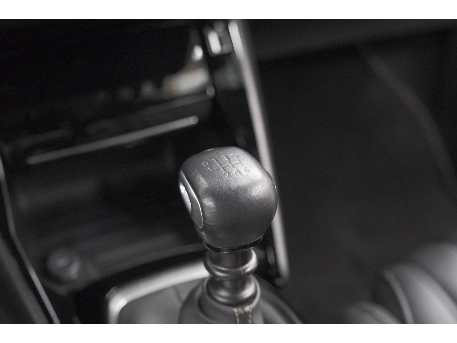 Peugeot 2008 PureTech 130 GT Pack | Leer-pakket | Camera | Dodehoekdetectie | Apple Carplay | Stoelverwarming