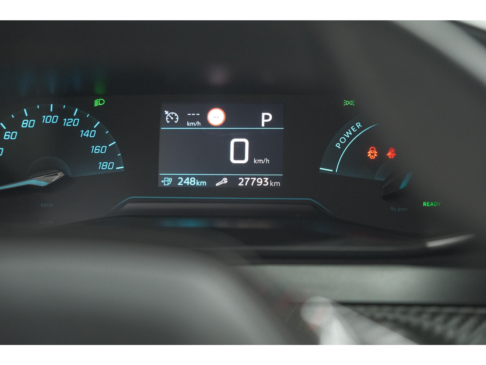 Peugeot e-2008 EV Allure 50 kWh | SOH=96.7 % | 3 Fase Laadfunctie | Camera | Navigatie | Parkeersensoren | Apple Carplay