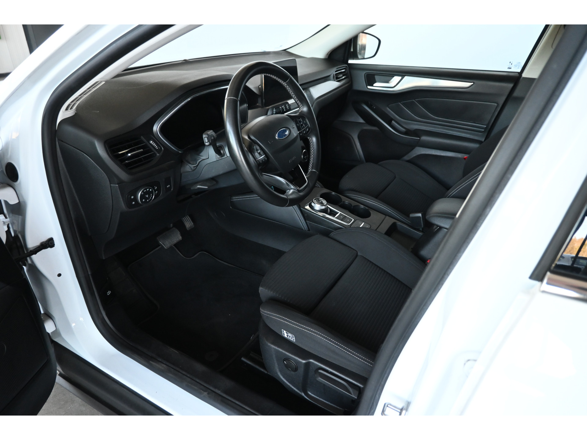 Ford Focus Wagon 1.0 EcoBoost Titanium X Business Clima Navigatie LED 1e Eigenaar Rijklaarprijs! Inruil Mogelijk!