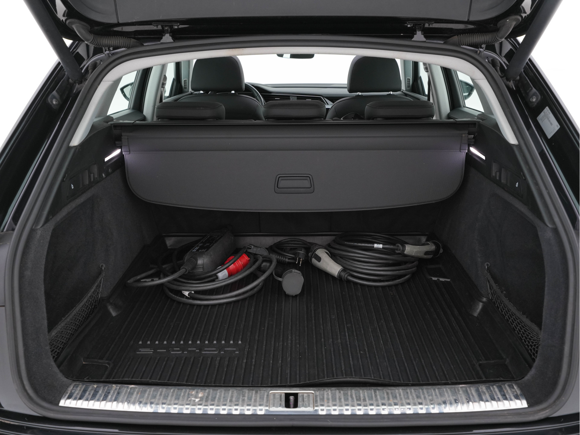 Audi e-tron 50 Quattro Launch-Edition-Plus 71 kWh [ 3-Fase ] {SOH-100%} (INCL-BTW) *PANO | LUXURY-LEATHER | ADAPTIVE-CRUISE | FULL-LED | DIGI-COCKPIT | KEYLESS | MEMORY-PACK | CAMERA | NAVI-FULLMAP | SHIFT-PADDLES | COMFORT-SEATS | 20''ALU*