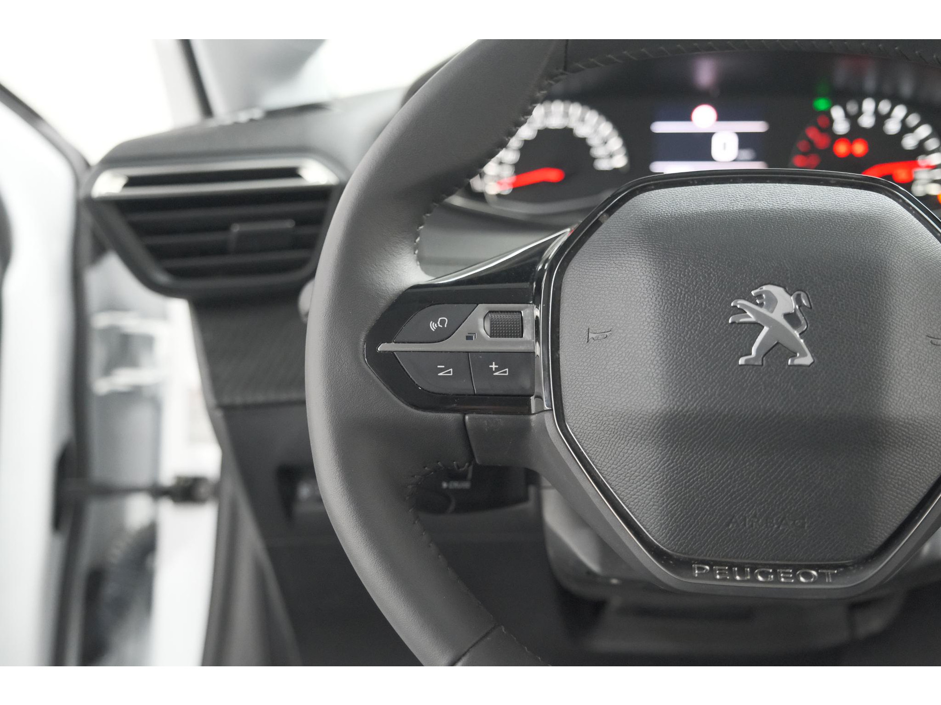 Peugeot 208 PureTech 100 Allure Pack | Camera | Apple Carplay | Stoelverwarming | Parkeersensoren