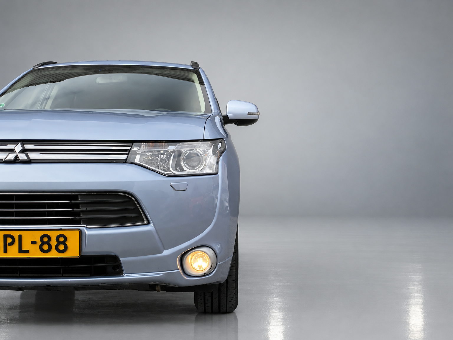 Mitsubishi Outlander 2.0 PHEV Instyle 4WD 203 pk | navigatie | leder interieur | schuifdak | trekhaak | elektr. achterklep