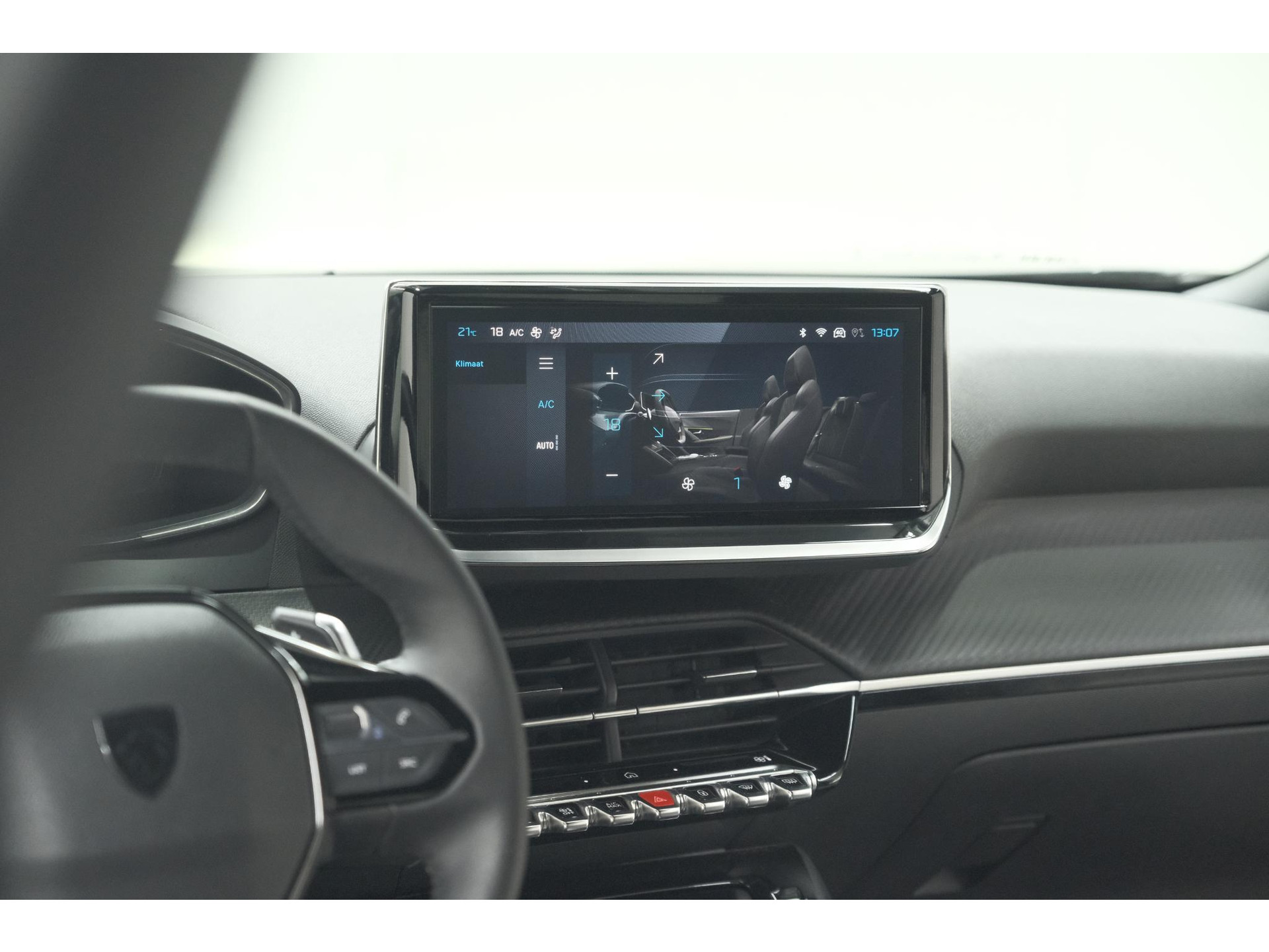 Peugeot 2008 Hybrid 136 e-DCS6 Allure | 360 Camera | Adaptieve Cruise Control | Dodehoekdetectie | Navigatie