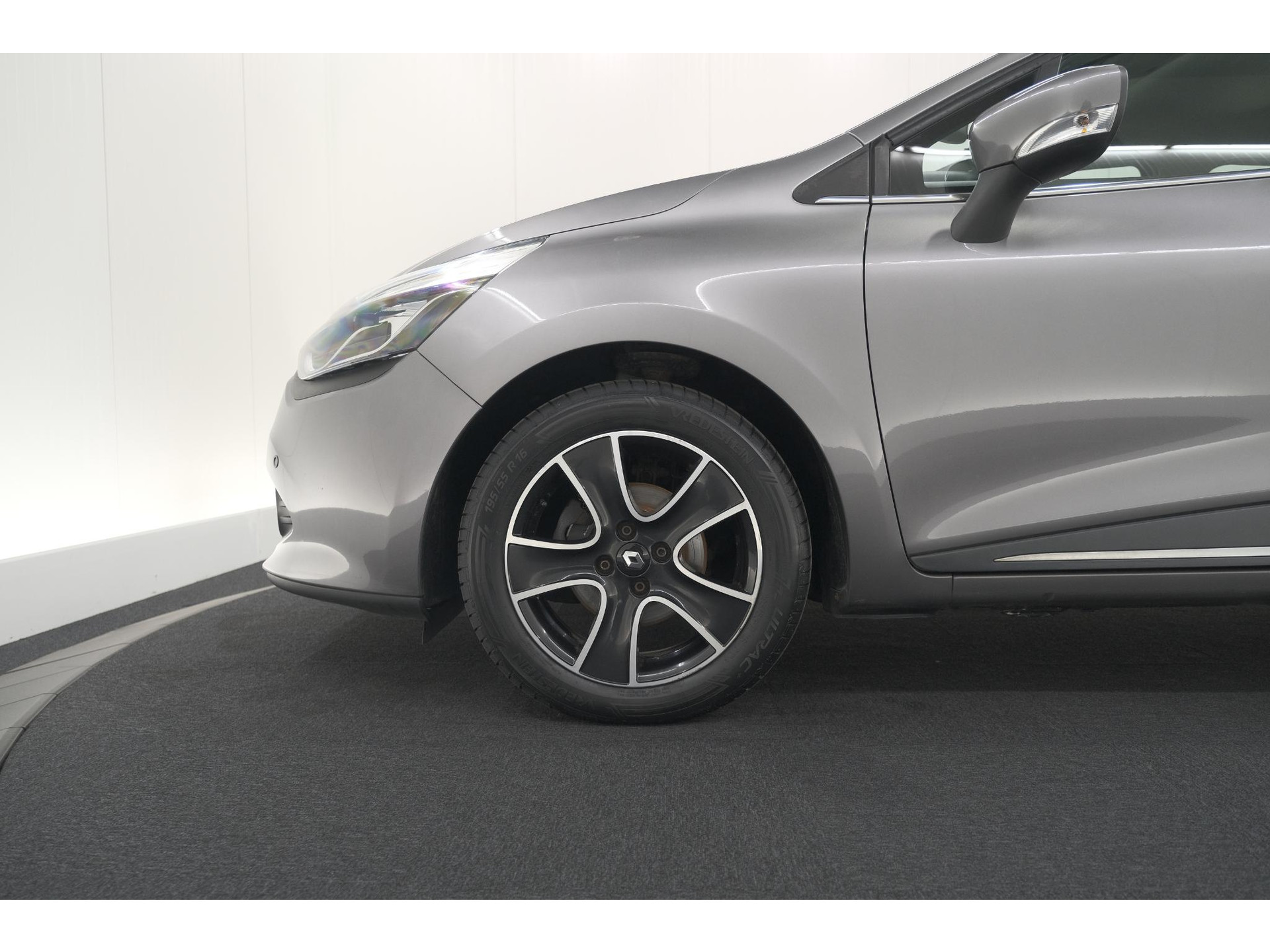 Renault Clio Estate 1.5 dCi ECO Dynamique | Parkeersensoren voor + achter | Armsteun | Navigatie