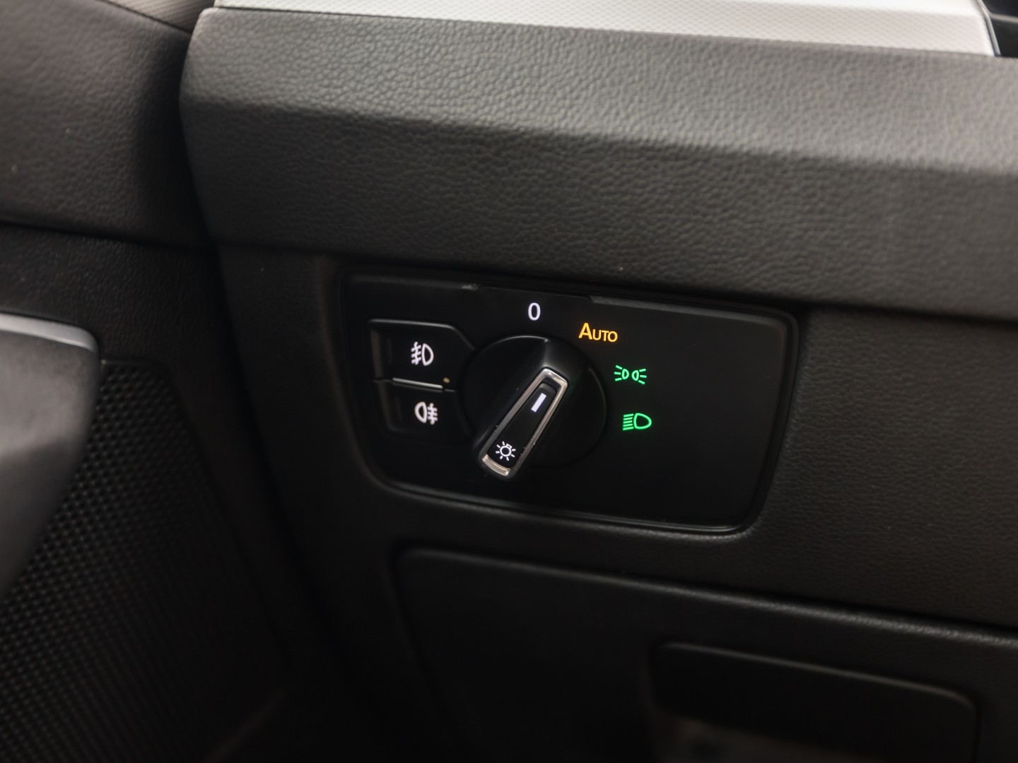 Volkswagen Passat Variant 1.4 TSI Sport (NAVIGATIE, CLIMATE, BRUIN LEDER, KEYLESS, PARKEERSENSOREN, SPORTSTOELEN, CRUISE, NIEUWE APK, NIEUWSTAAT)