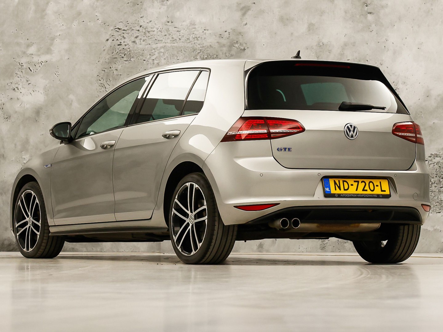 Volkswagen Golf 1.4 TSI GTE 204Pk Automaat (APPLE CARPLAY, NAVIGATIE, SOH 79,4%, CLIMATE, STOELVERWARMING, SPORTSTOELEN, GETINT GLAS, LED KOPLAMPEN, CRUISE, NIEUWSTAAT)