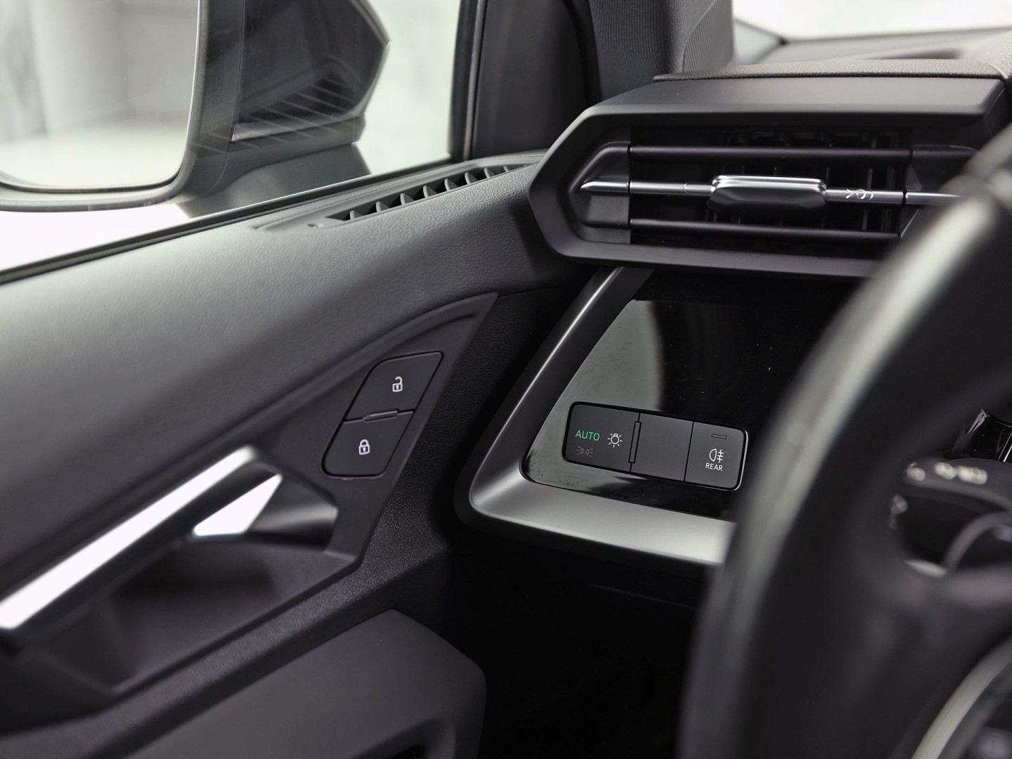 Audi A3 Sportback 40 TFSI e Sport 204Pk Automaat (APPLE CARPLAY, GROOT NAVI, LEDER, STOELVERWARMING, SPORTSTOELEN, ADAPTIVE CRUISE, GETINT GLAS, NIEUWSTAAT)