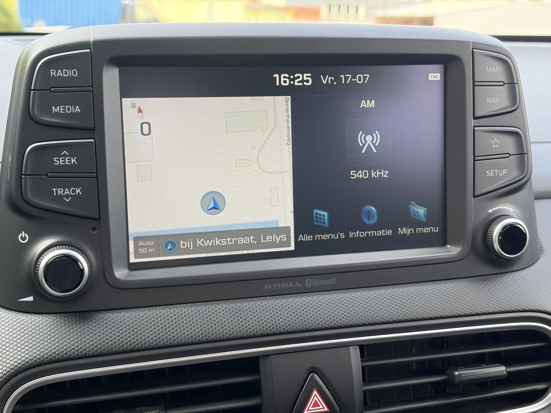 Hyundai Kona 1.0T Essence 2e Eigenaar,Trekhaak,Camera,Carplay,Navi,Clima,Cruise,6 Bak,N.A.P,120pk,Lm velgen,Rijstrooksensor,Pdc,Apk tot 03-2027