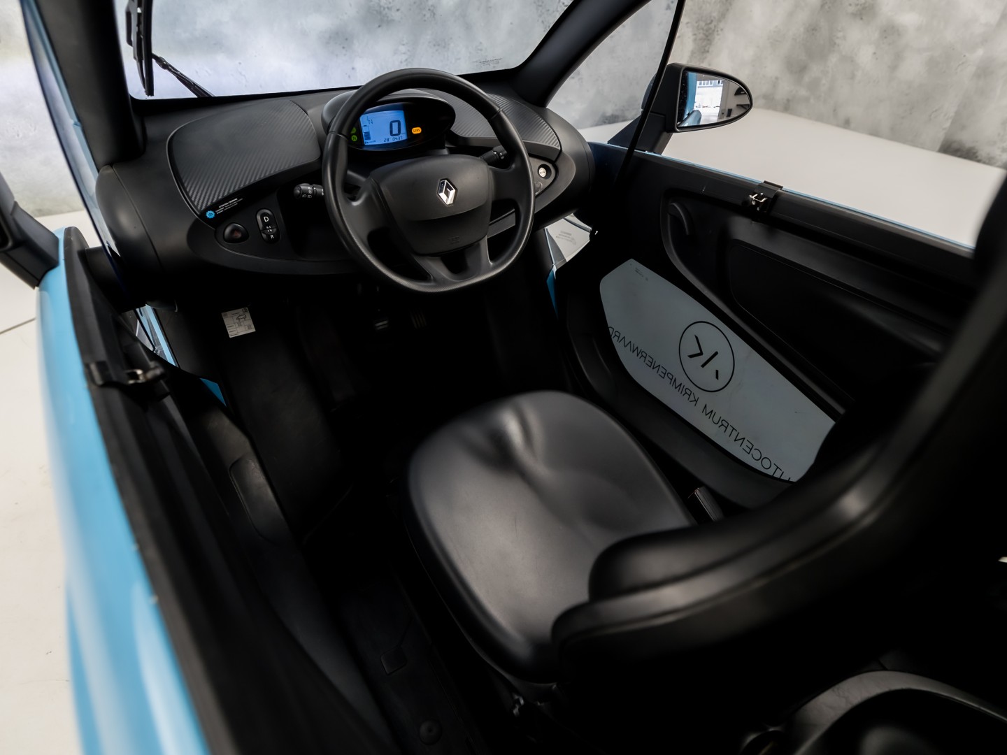 Renault Twizy Life (45 KMH, BROMMER KENTEKEN, ZWART LEDER, PARKEERSENSOREN, SPORTSTOEL, NIEUWSTAAT)