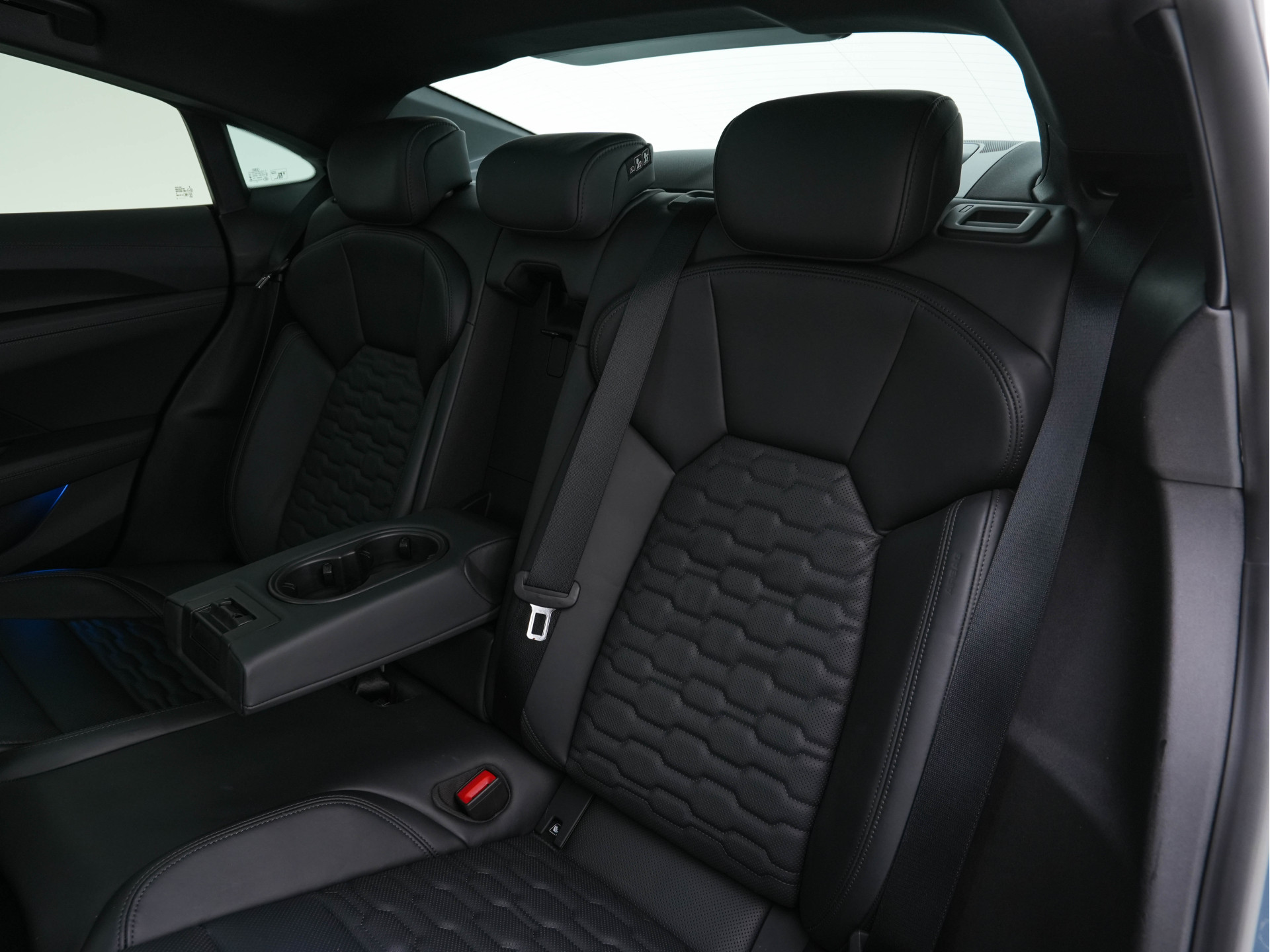 Audi e-tron GT 93 kWh AWD [ 3-Fase ] {SOH-91%} *PANO | LEATHER | BANG/OLUFSEN-AUDIO | HEAD-UP | ADAPT.CRUISE | BLINDSPOT |  MATRIX-LED | AIR-SUSPENSION | SPORT-SEATS | SURROUND-VIEW | KEYLESS | DIGI-COCKPIT | NAVI-FULLMAP | 21"ALU*