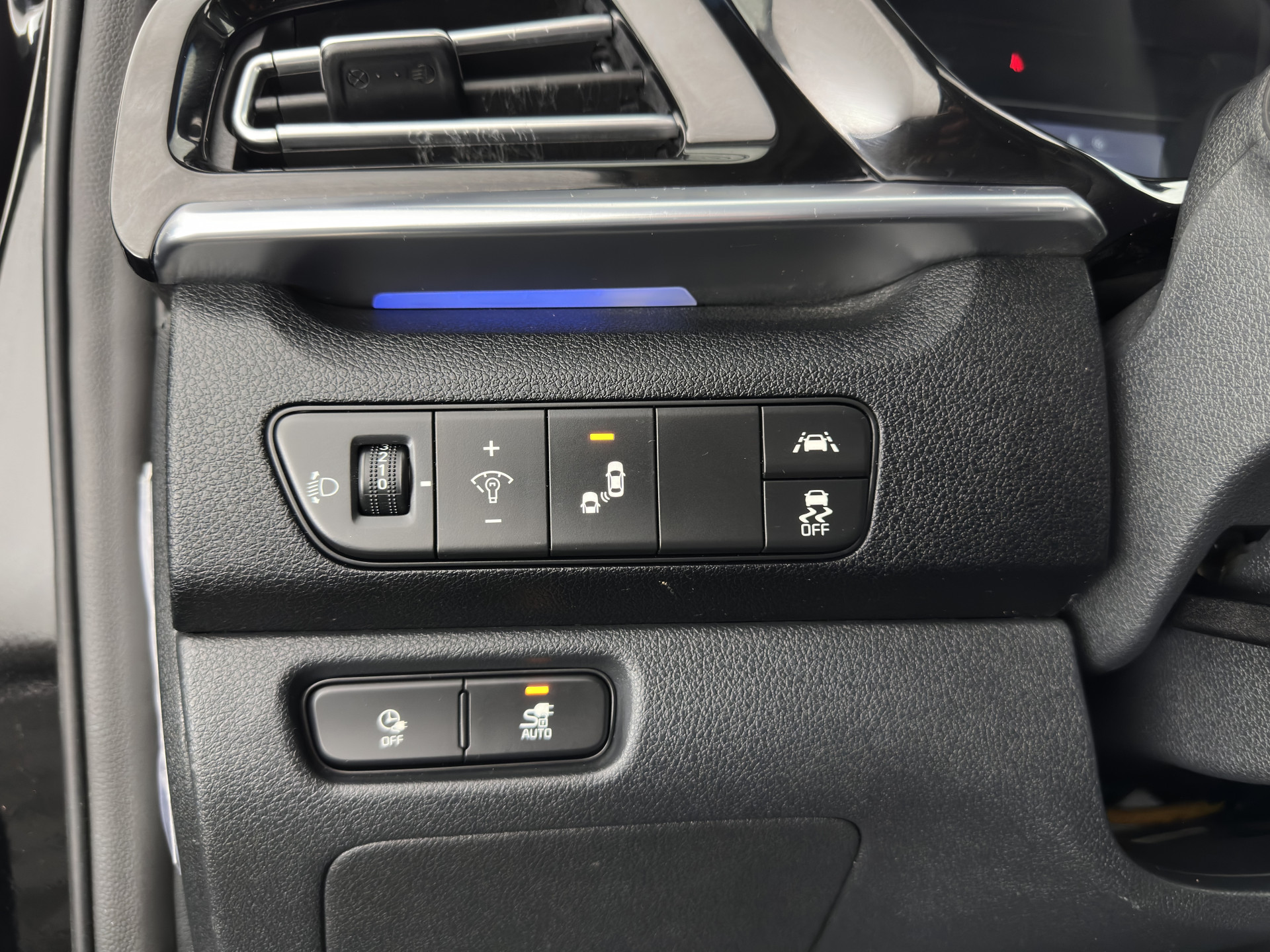 Kia e-Niro ExecutiveLine 64 kWh [ 3-Fase ] {SOH-100%} (INCL-BTW) Aut. *PANO | LEATHER | JBL-AUDIO | FULL-LED | NAVI-FULLMAP | DAB | ADAPTIVE-CRUISE | CAMERA | MEMORY-PACK | LANE-ASSIST | CCS-FASTLOADER | KEYLESS | DIGI-COCKPIT | 17"ALU*