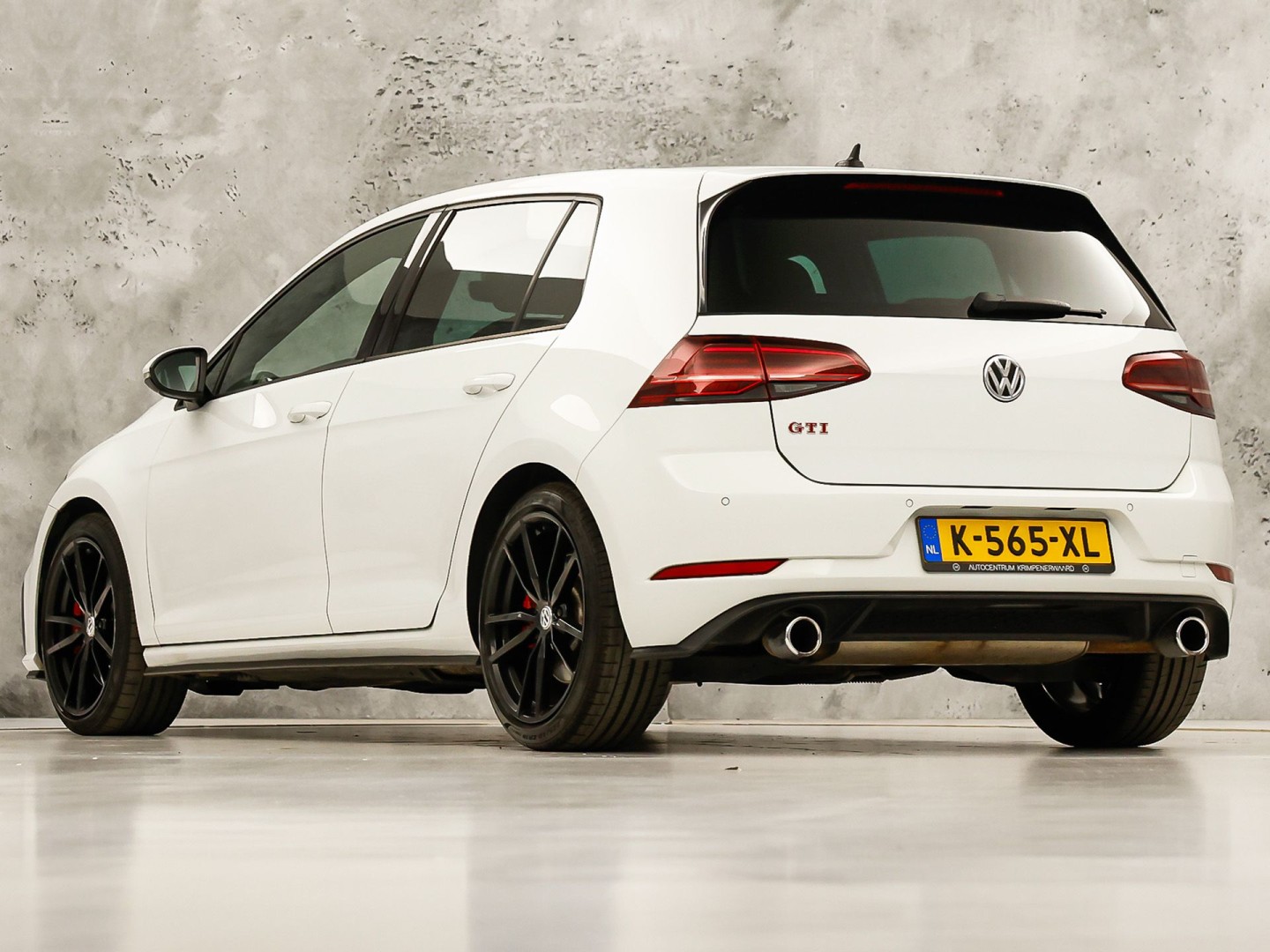 Volkswagen Golf 2.0 TSI GTI Performance 245Pk Automaat (VIRTUAL COCKPIT, APPLE CARPLAY, GROOT NAVI, MODE KNOP, DYNAUDIO, CAMERA, STOELVERWARMING, ADAPTIVE CRUISE, DODEHOEK DETECTOR, NIEUWSTAAT)