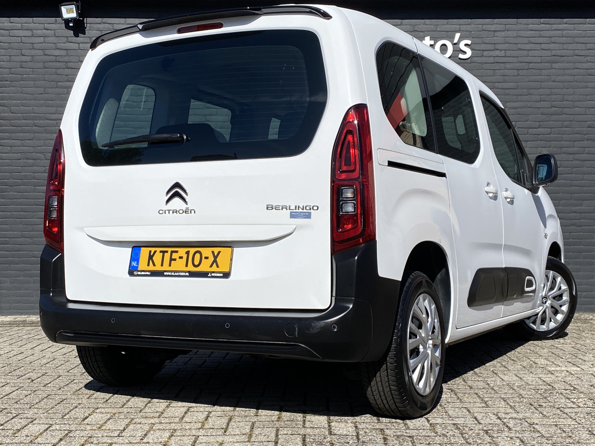 Citroën Berlingo 1.2 PureTech Feel | dealer onderh. | navigatie | cruise control | airco | parkeersensoren | all season banden
