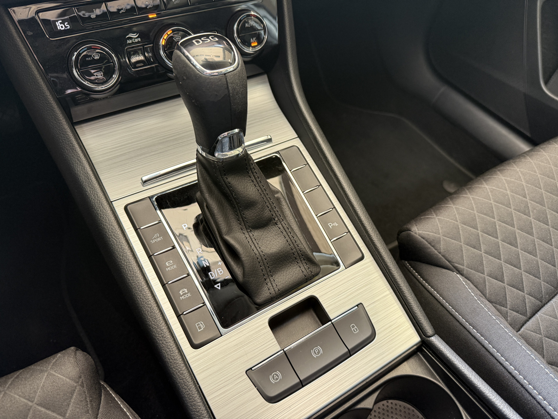 ŠKODA Superb Combi 1.4 TSI iV Business Edition Plus | Panoramadak | Crystal Light | Apple Carplay