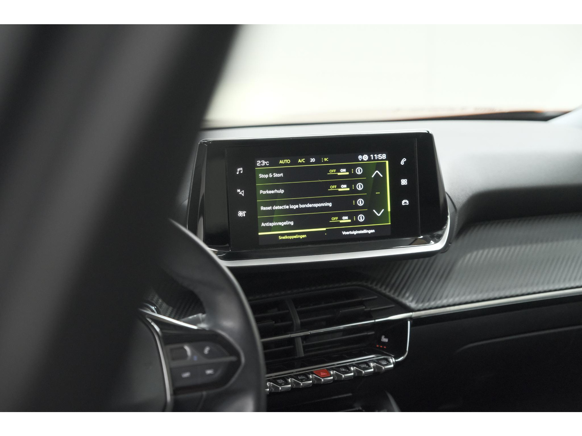 Peugeot 2008 PureTech 130 Allure Pack | Trekhaak | Adaptieve Cruise Control | Camera | Stoelverwarming