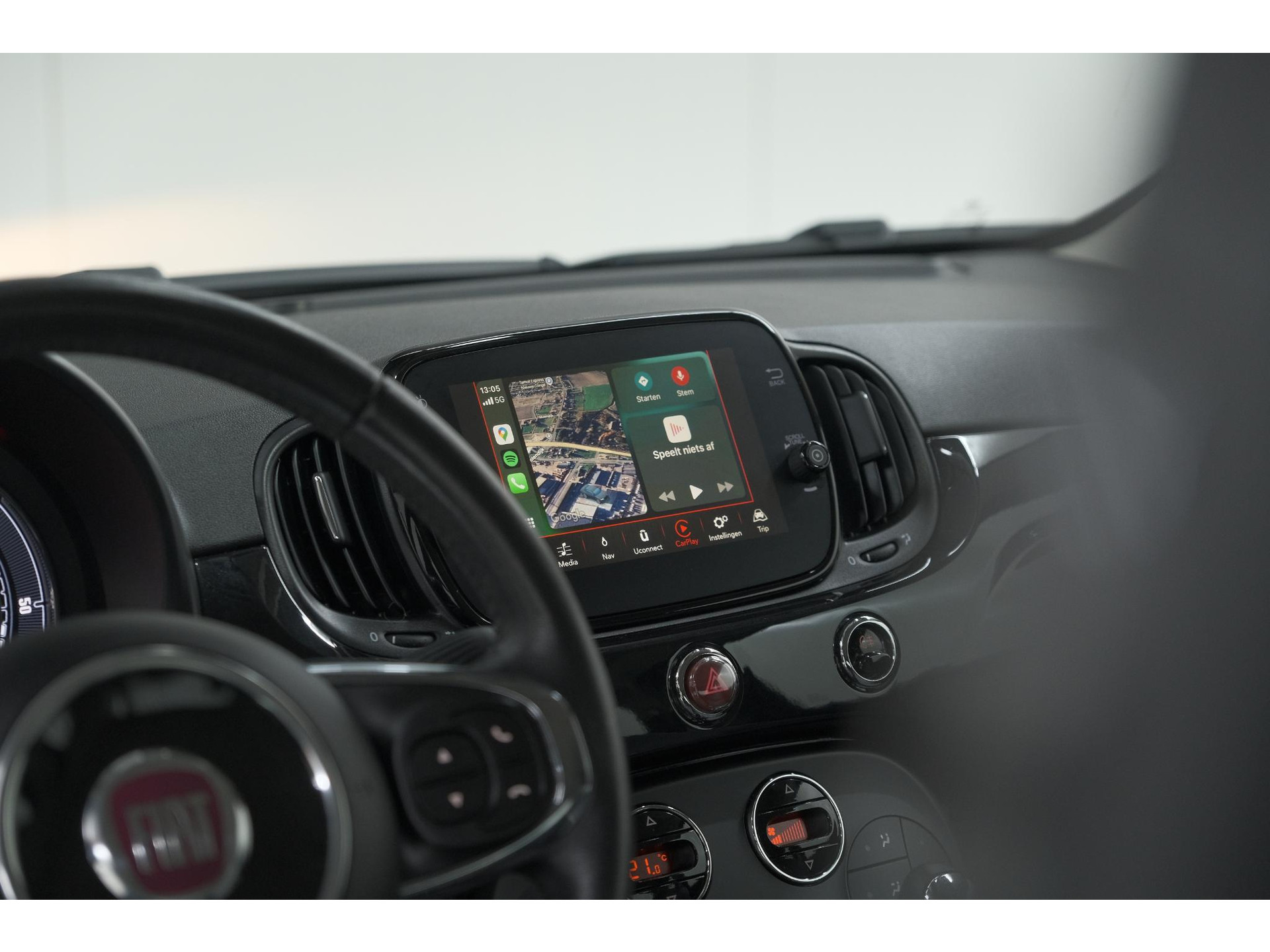 Fiat 500 C TwinAir Turbo Lounge | Parkeersensoren | Climate control | Cruise control | Apple Carplay