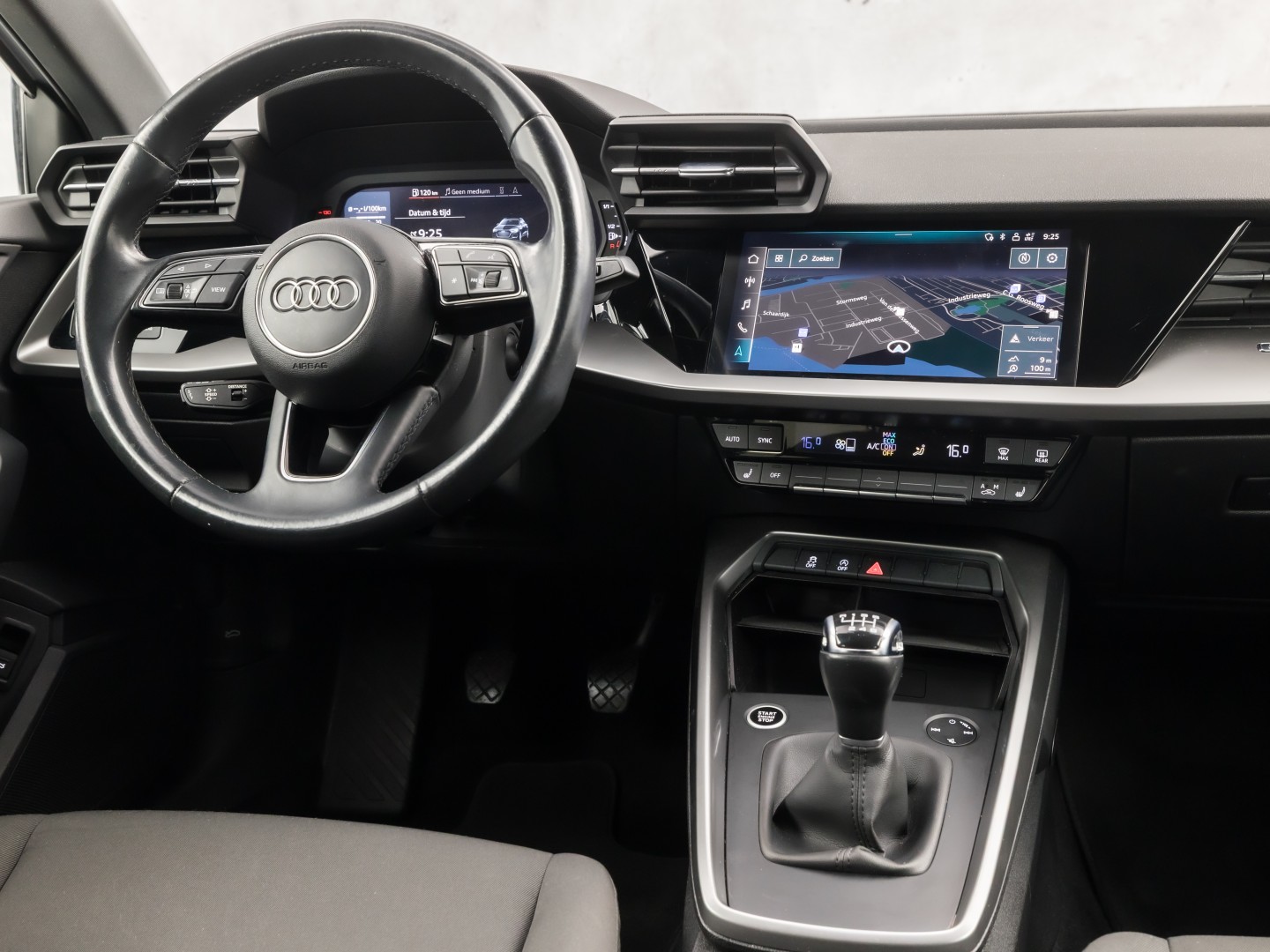 Audi A3 Sportback 30 TFSI Sport (APPLE CARPLAY, GROOT NAVI, CAMERA, ELEK STOEL, ADAPTIVE CRUISE, STOELVERWARMING, SPORTSTOELEN, GETINT GLAS, KEYLESS START, NIEUWSTAAT)