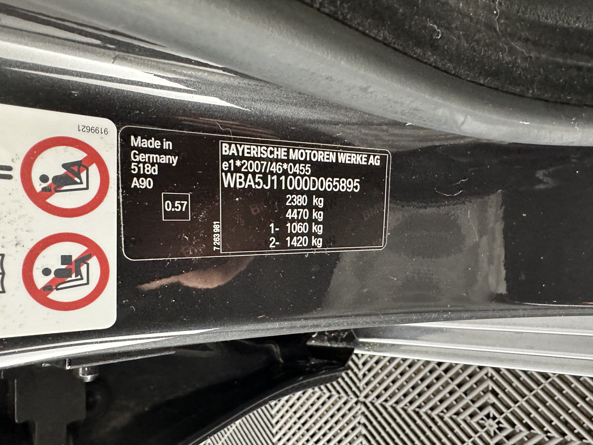 BMW 5-serie Touring 518d Executive Aut. *NAVI-FULLMAP | BI-XENON | CARPLAY |  LANE-ASSIST | TOWBAR | ECC | PDC | CRUISE | COMFORT-SEATS | AMBIENT-LIGHT | 17''ALU*