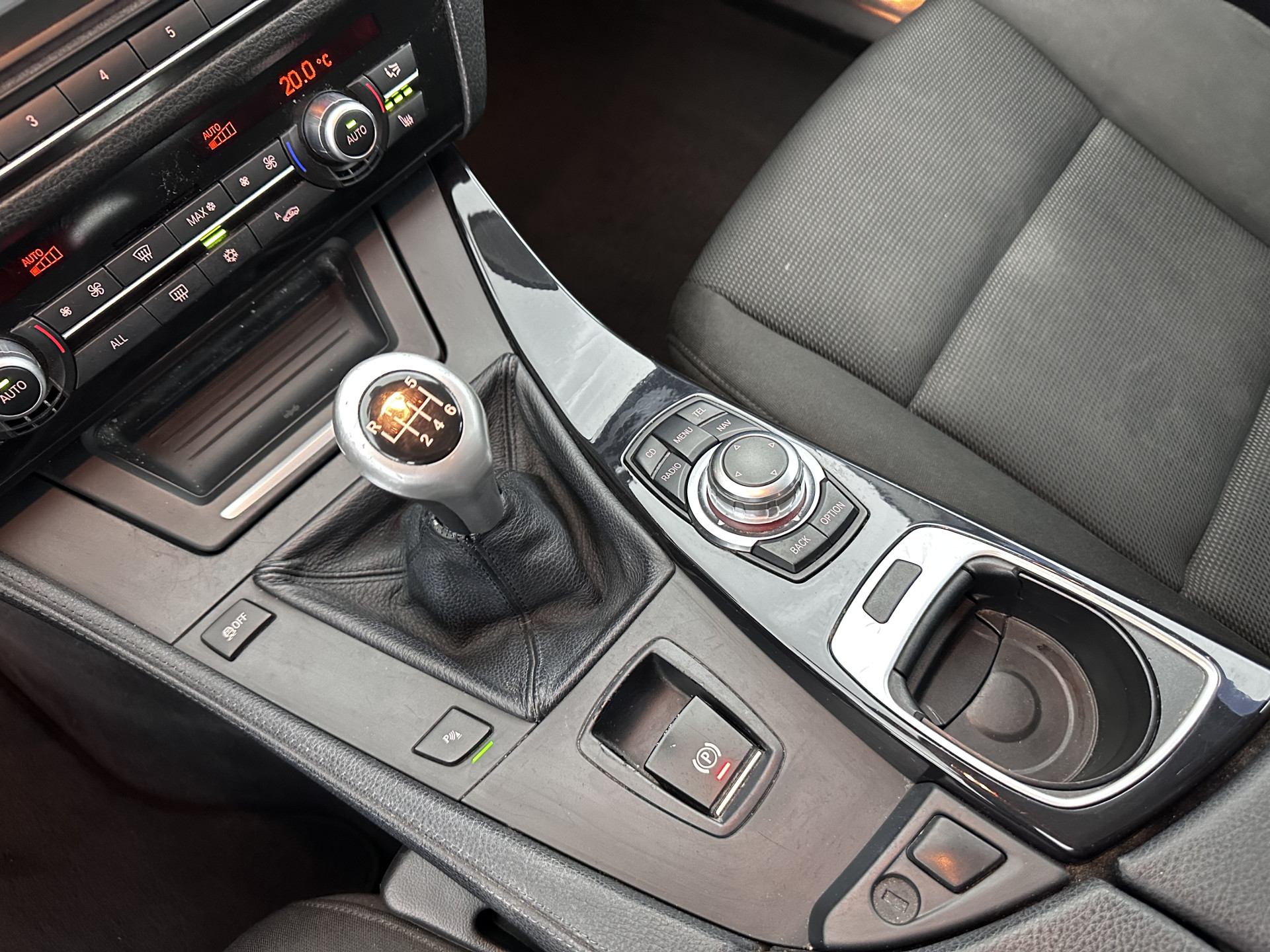 BMW 5-serie Touring 520d Shadow-line *BI-XENON | NAVI-FULLMAP | HEATED-COMFORTSEATS | ECC | KEYLESS | PDC | CRUISE | 18''ALU*