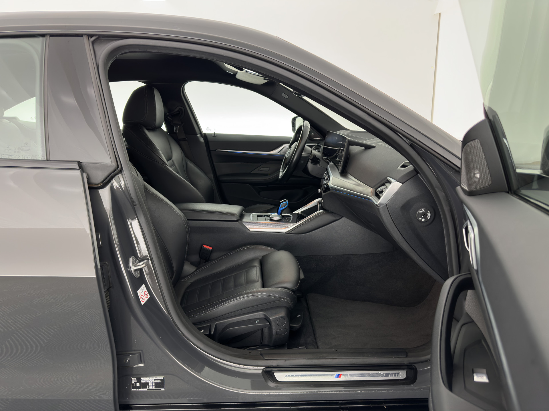 BMW i4 eDrive40 M-Sport High Executive 84 kWh (3-Fase) [SOH-97%] (INCL-BTW)  Aut *FULL-LEATHER | HEAD UP | FULL-LED | HARMAN/KARDON-AUDIO | ADAPTIVE-CRUISE |  ADAPTIVE-CRUISE | WIDESCREEN-COCKPIT | DAB+ | TOPVIEW | AMBIENT-LIGHT | CARPLAY | HEATED-SPORTSE