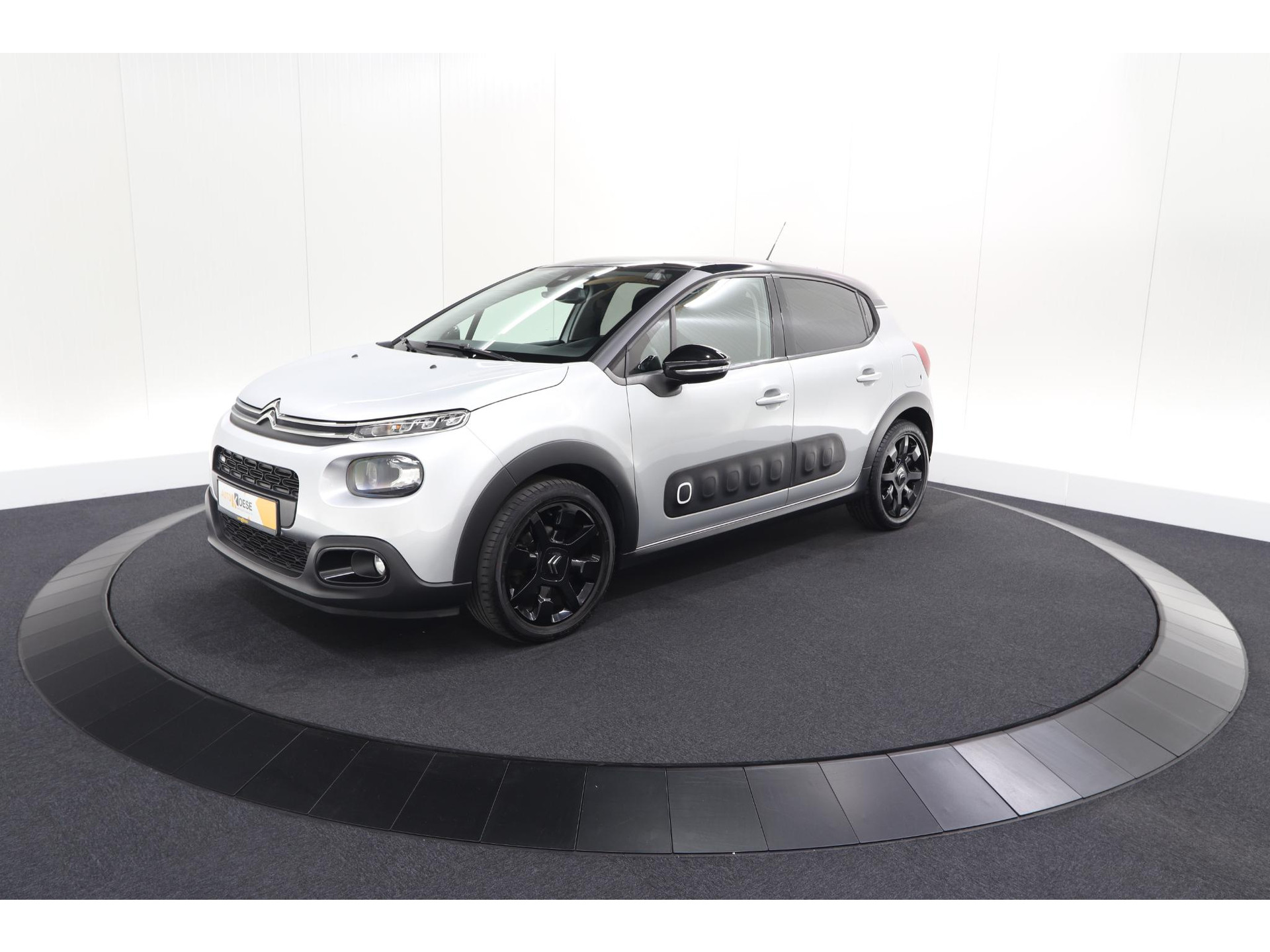 Citroen C3 PureTech 82 S&S Shine | Camera | Navigatie | Climate control | 17 Inch Lichtmetalen Velgen