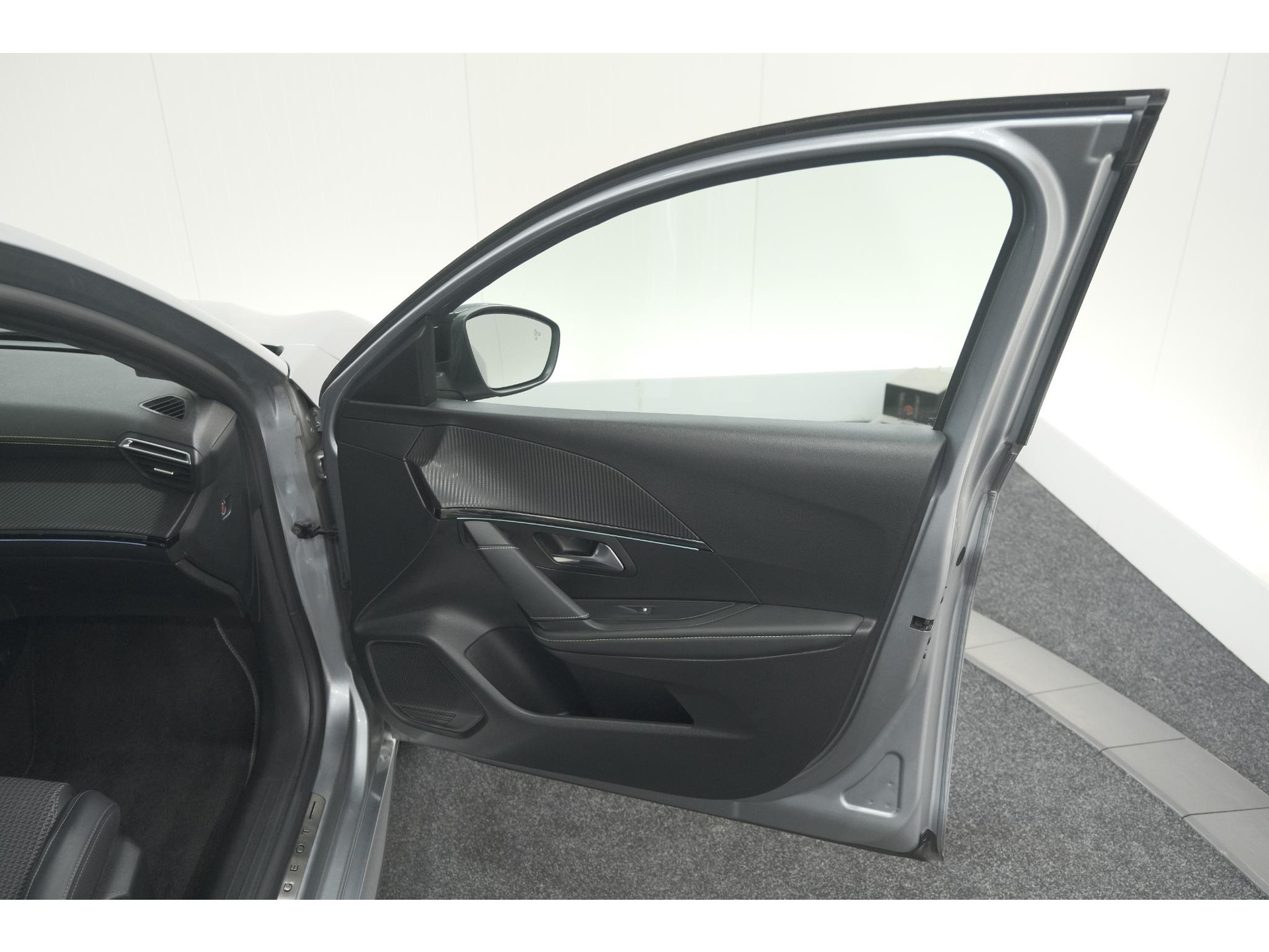 Peugeot 208 PureTech 131 EAT8 GT | Camera | Dodehoekdetectie | Navigatie | Carplay