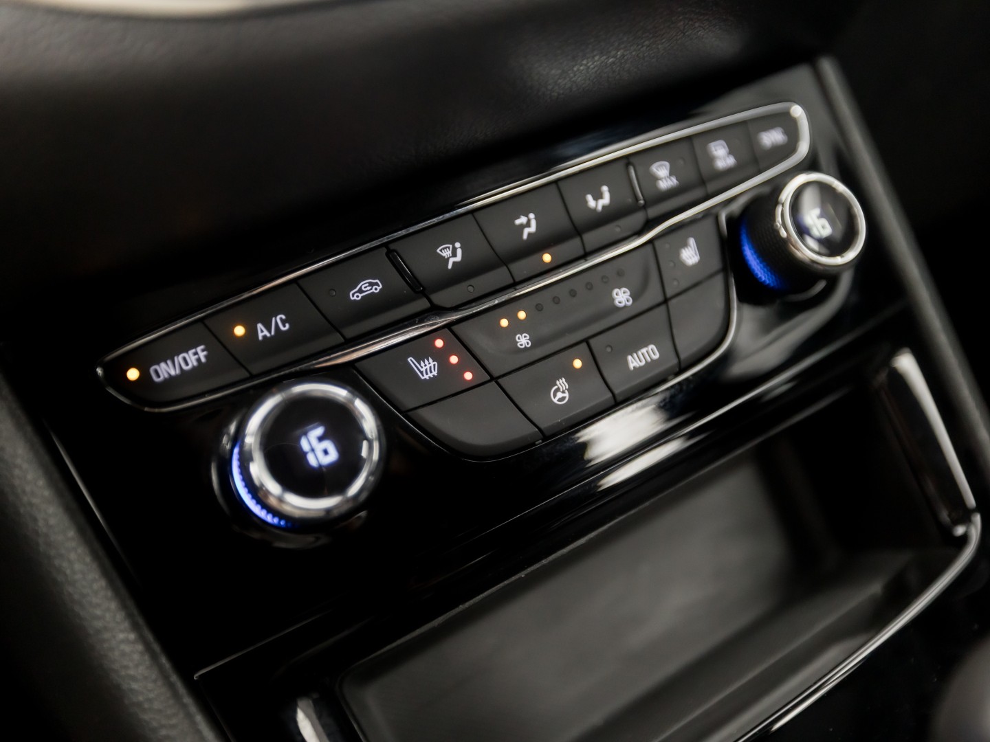 Opel Astra Sports Tourer 1.4 Turbo Innovation Sport 150Pk Automaat (APPLE CARPLAY, NAVIGATIE, CAMERA, STUUR/STOELVERWARMING, SPORTSTOELEN, ADAPTIVE CRUISE, LM VELGEN, NIEUWSTAAT)