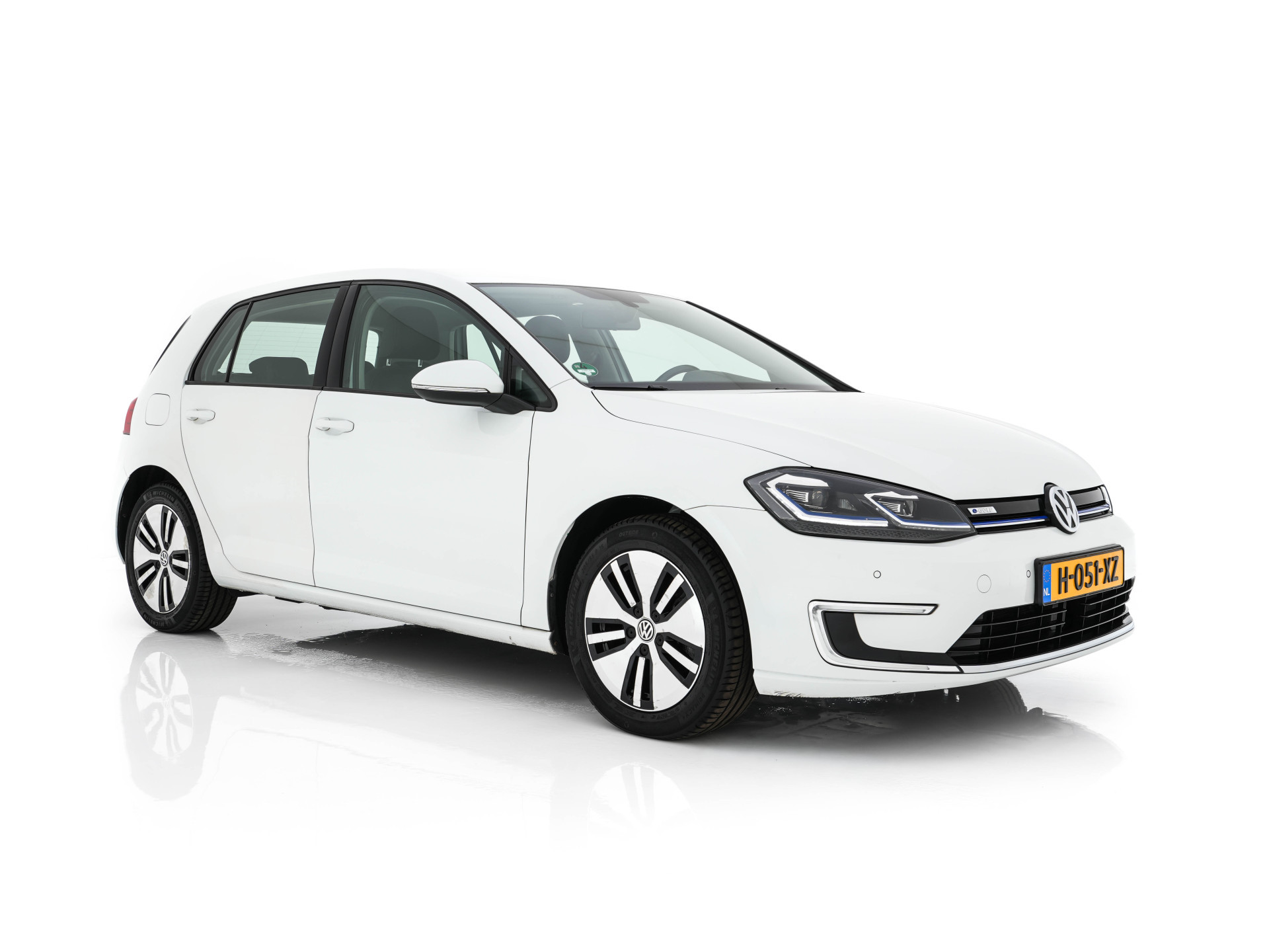 Volkswagen e-Golf (SOH-86%) Aut. *HEAT-PUMP | LEATHER | FULL-LED | NAVI-FULLMAP | CAMERA | HEATED-SPORTSEATS | ECC | CCS-FASTLOADER | PDC | CARPLAY | CRUISE | 16''ALU*