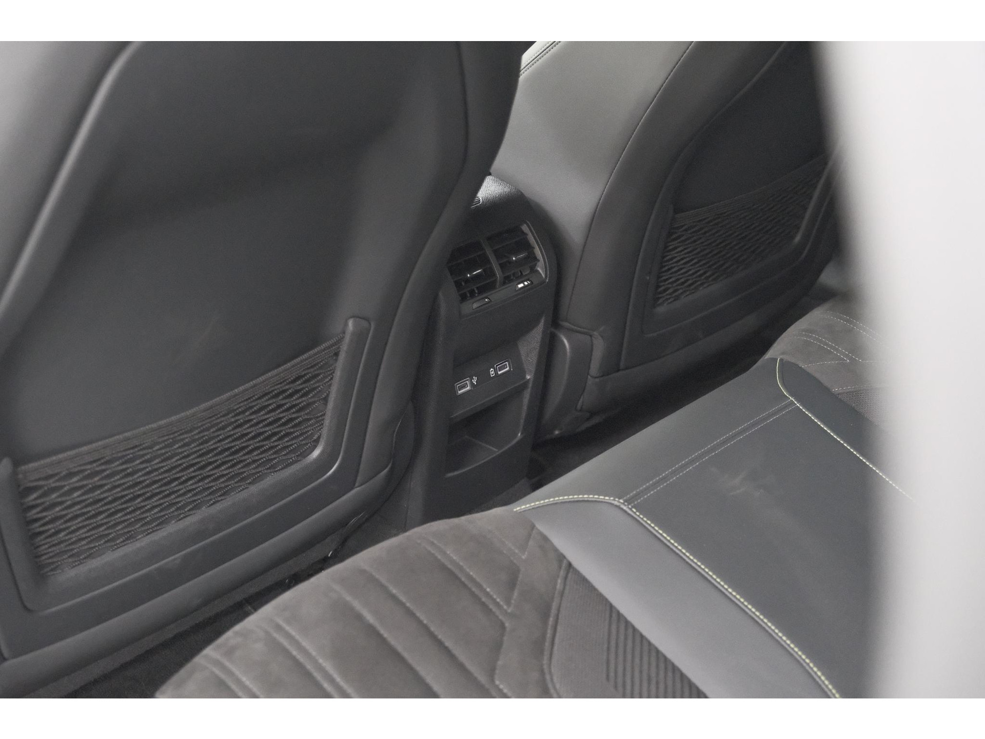 Peugeot 308 SW 1.6 HYbrid 180 GT Pack Business | Trekhaak | 360 Camera | Adaptieve Cruise Control | Elektronische Kofferklep