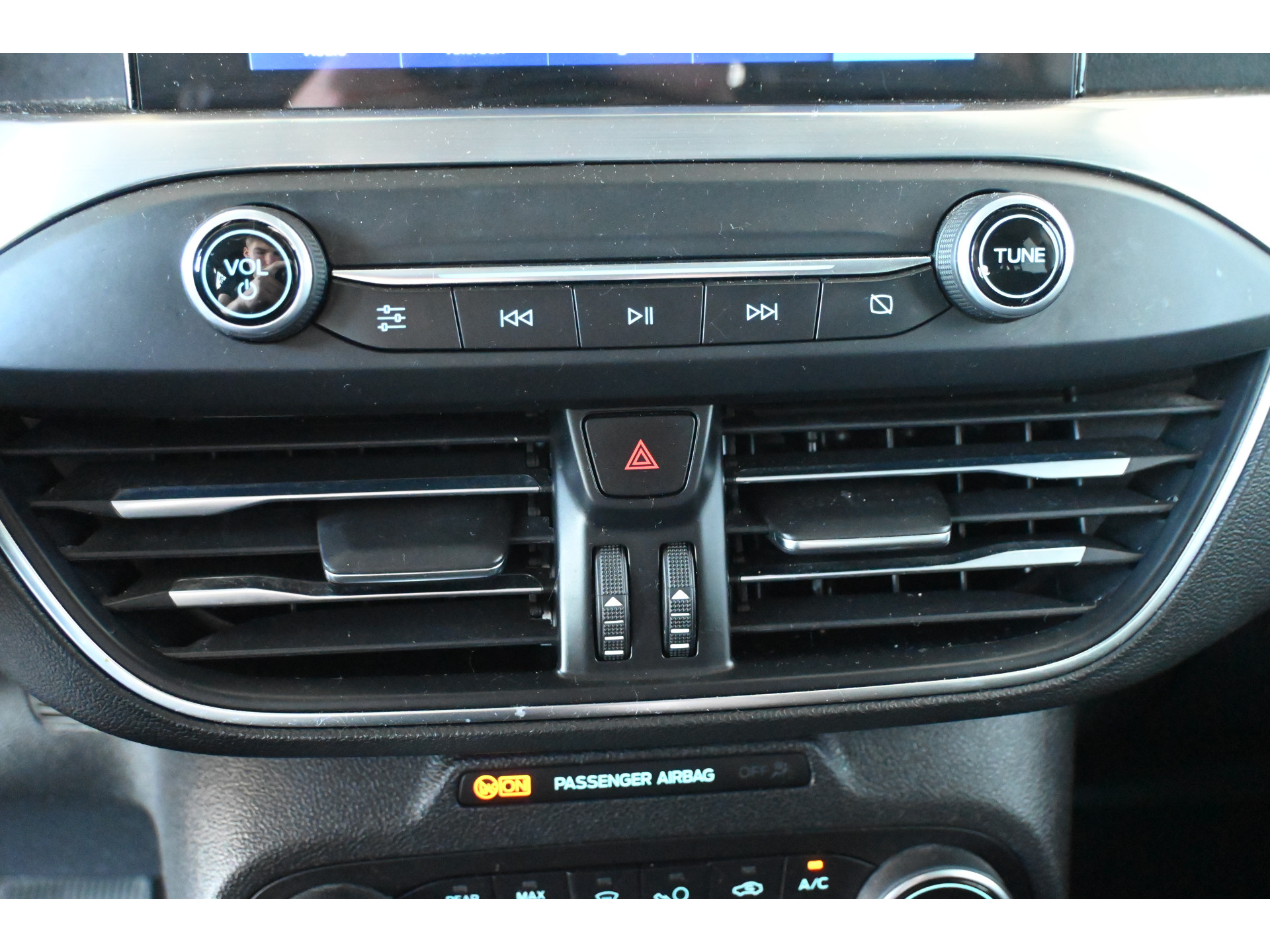 Ford Focus Wagon 1.0 EcoBoost Titanium X Business Clima Navigatie LED 1e Eigenaar Rijklaarprijs! Inruil Mogelijk!
