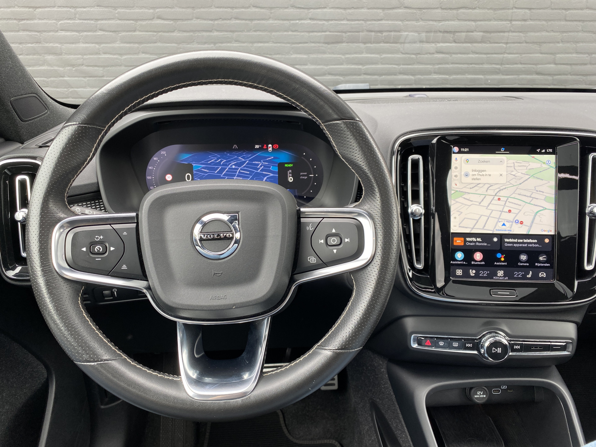 Volvo XC40 Recharge P8 AWD R-Design 408 pk | 1e eigenaar | dealer onderh. | panoramadak | trekhaak | 360 camera | stoelverw.