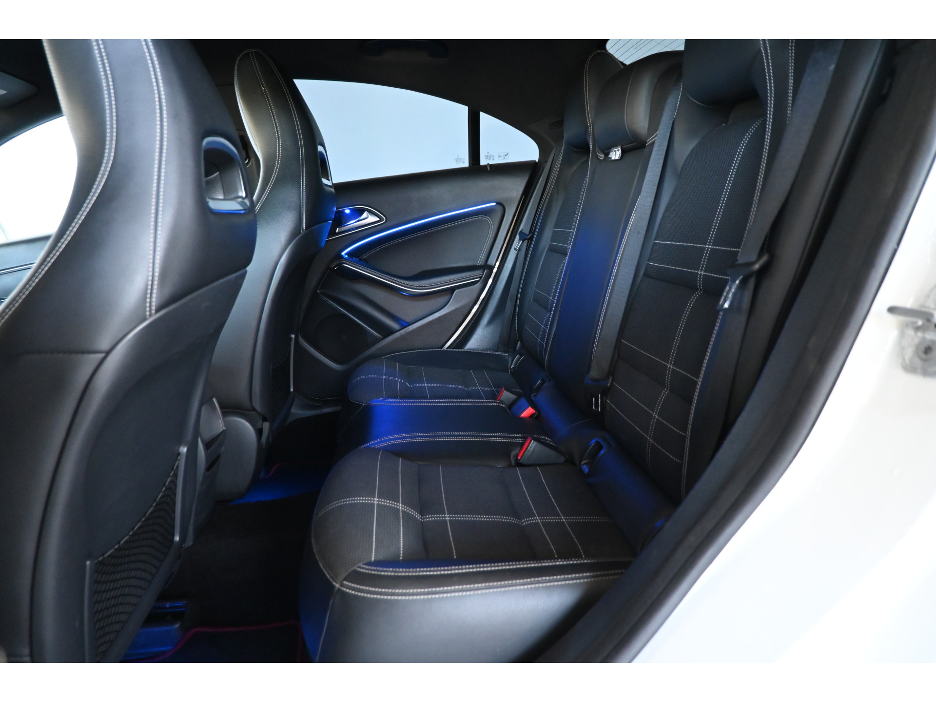 Mercedes-Benz CLA-klasse 200 Ambition Bi-Xenon Cruise Airco PDC Navigatie Inruil Mogelijk!