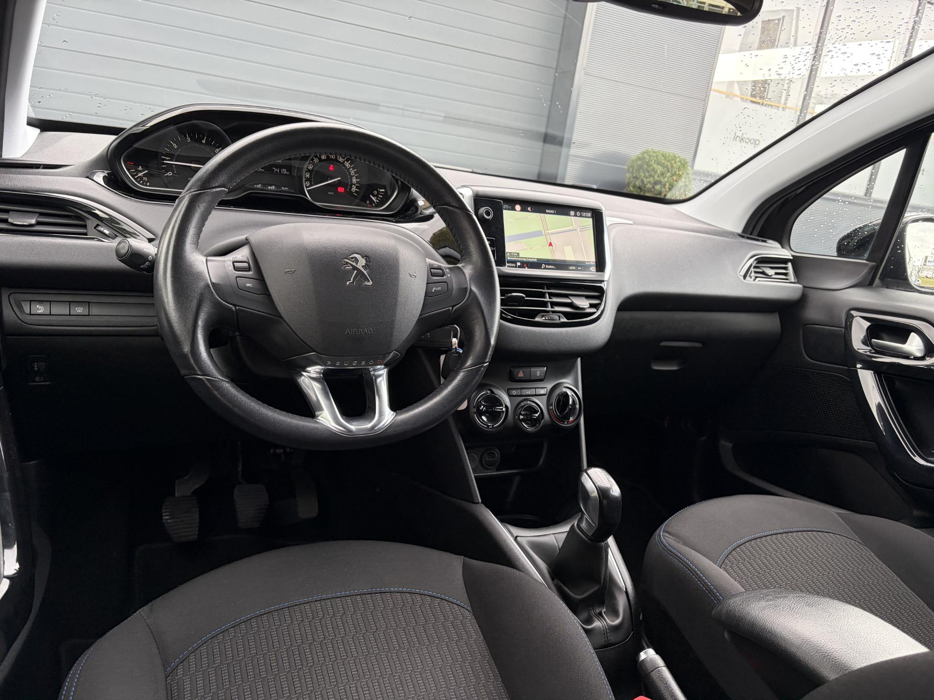 Peugeot 208 1.2 PureTech Signature ✓Net beurt gahad✓Navi✓Carplay✓Lm velgen✓Airco✓Cruise✓5 Deurs✓Pdc✓5 Deurs✓Lm velgen✓N.A.P✓Apk tot 04-2027