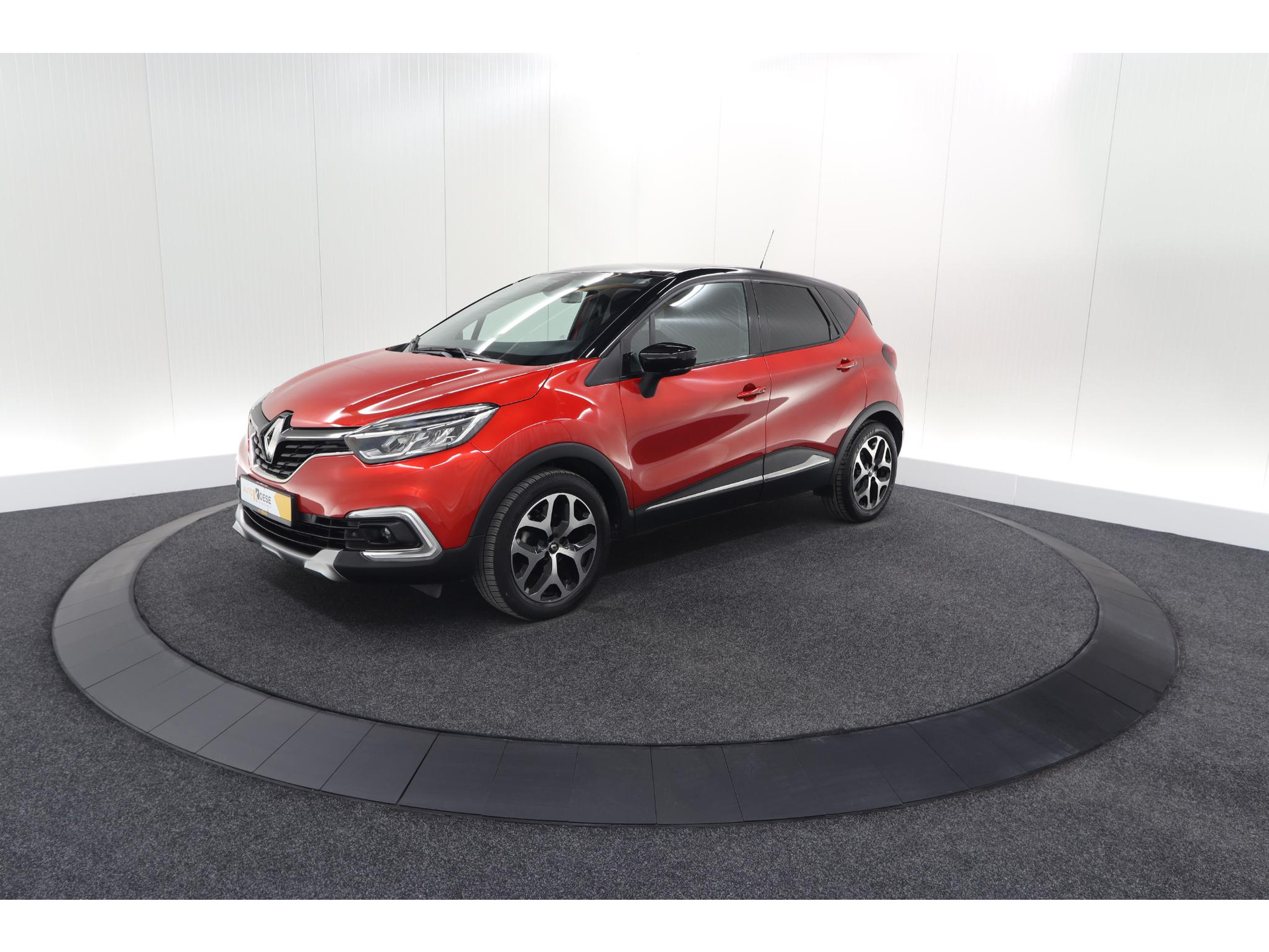 Renault Captur TCe 120 EDC Intens | Trekhaak | Camera | Navigatie | Parkeersensoren